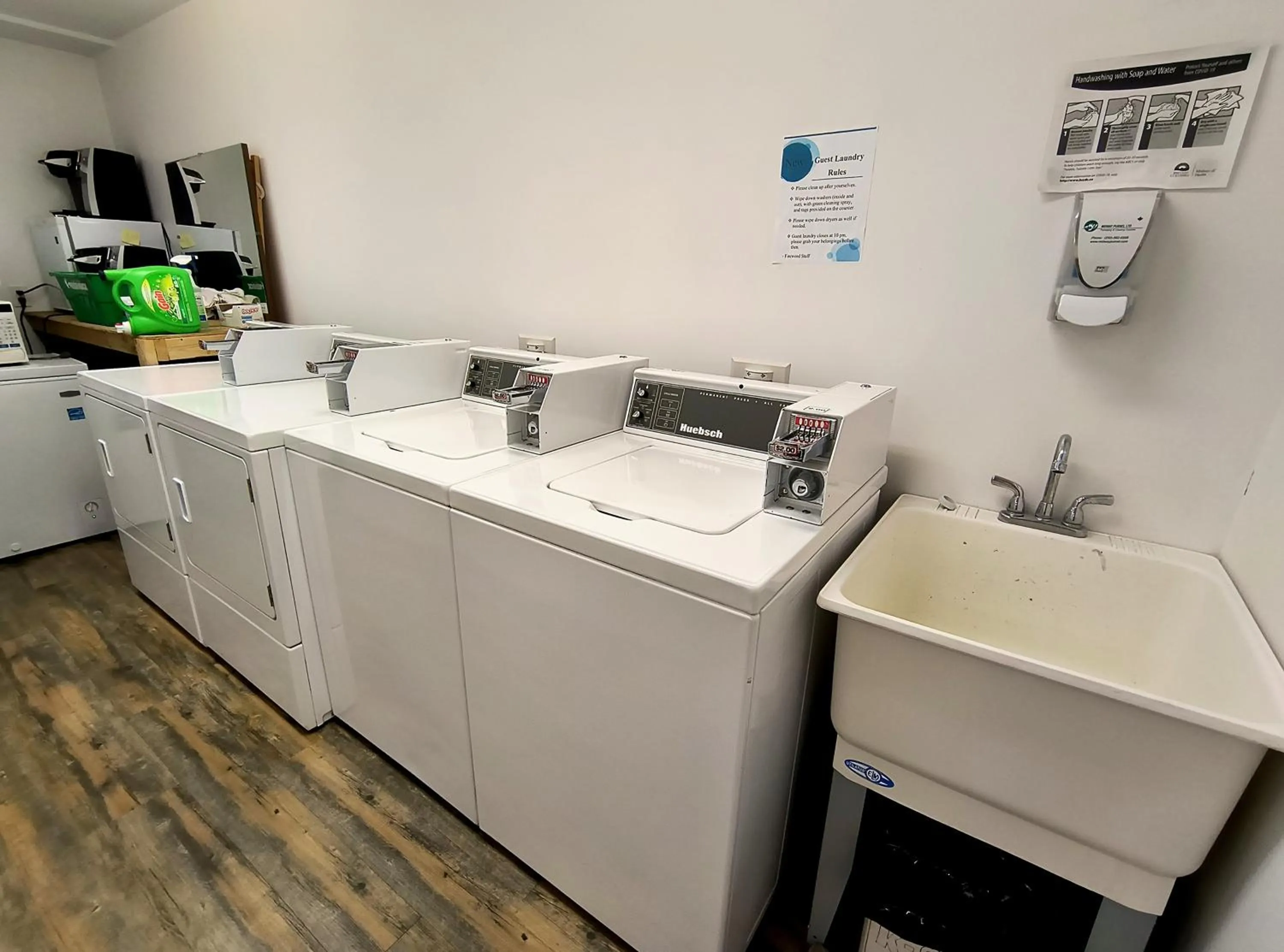 washing machine in Fireweed Motel
