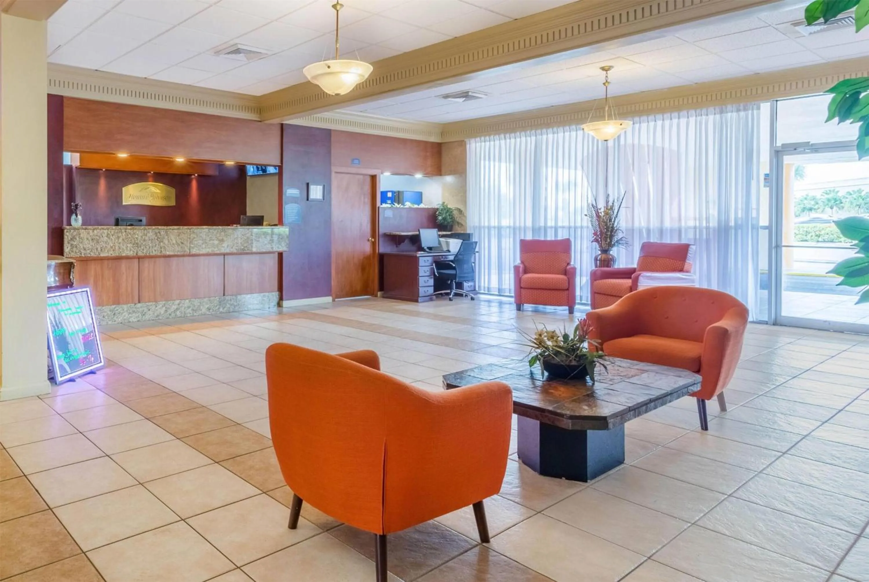 Lobby or reception in Howard Johnson by Wyndham Lakeland