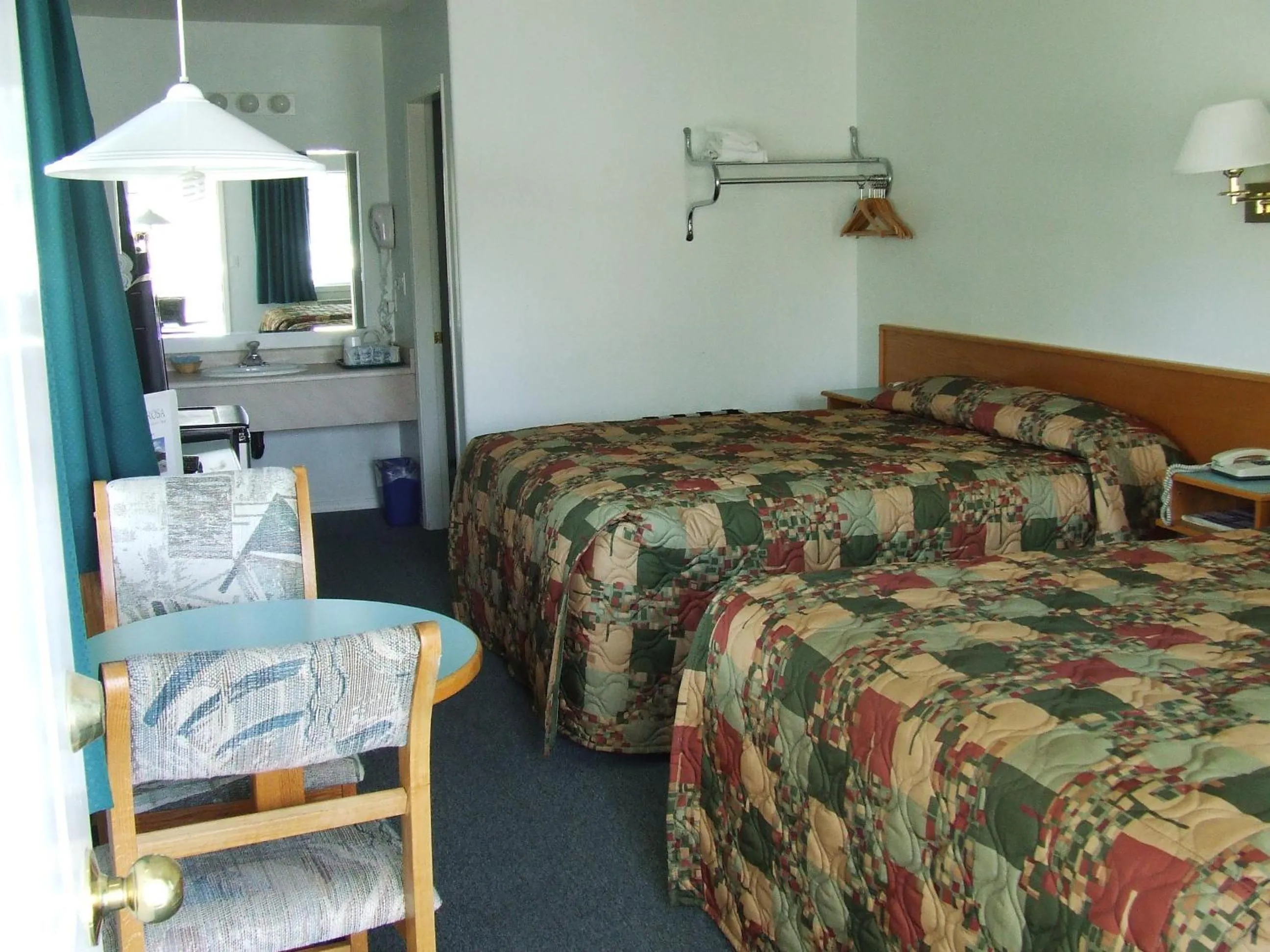 Bed in Ponderosa Motor Inn