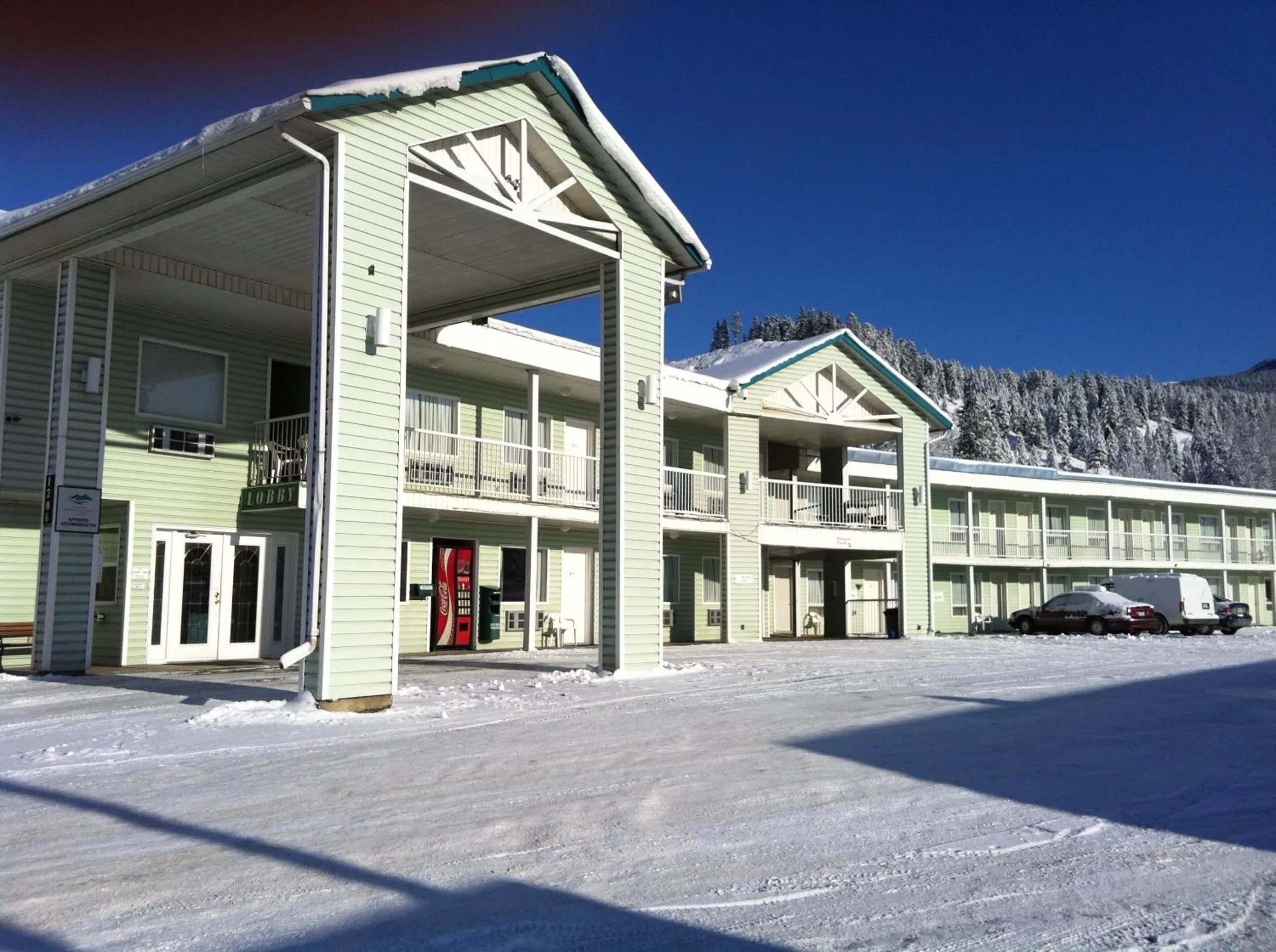 Facade/entrance in Ponderosa Motor Inn