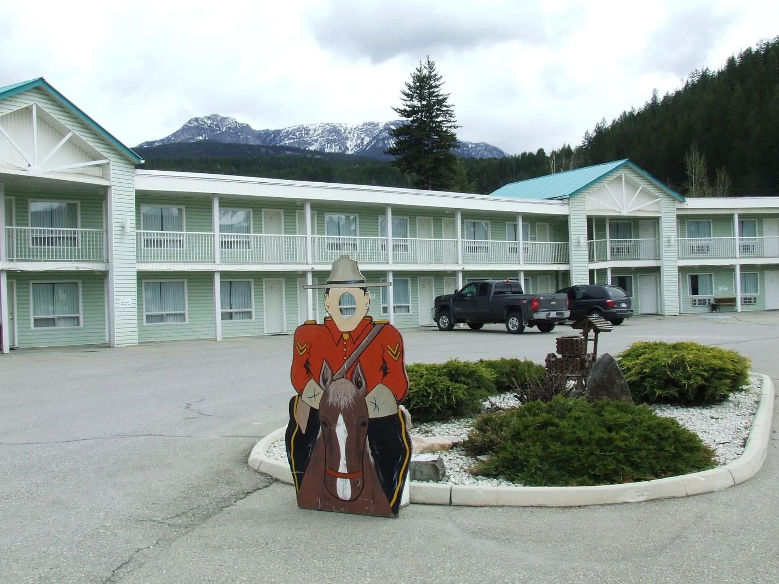 Facade/entrance in Ponderosa Motor Inn