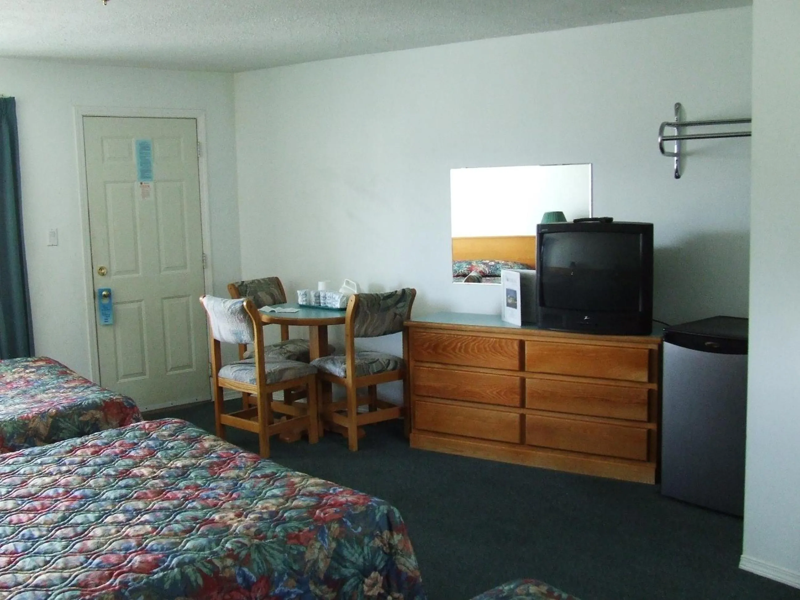 TV and multimedia, Bed in Ponderosa Motor Inn