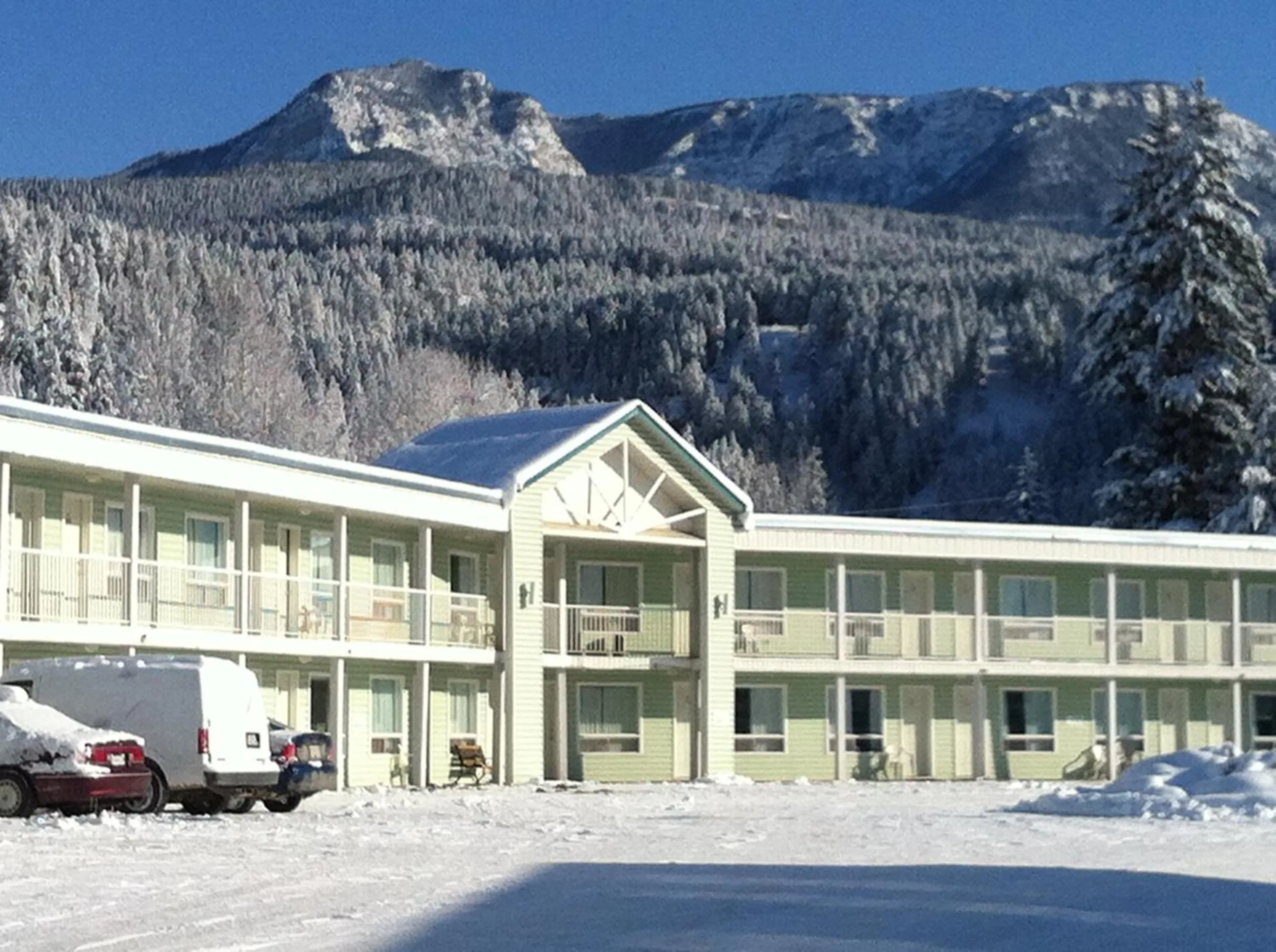 Facade/entrance in Ponderosa Motor Inn