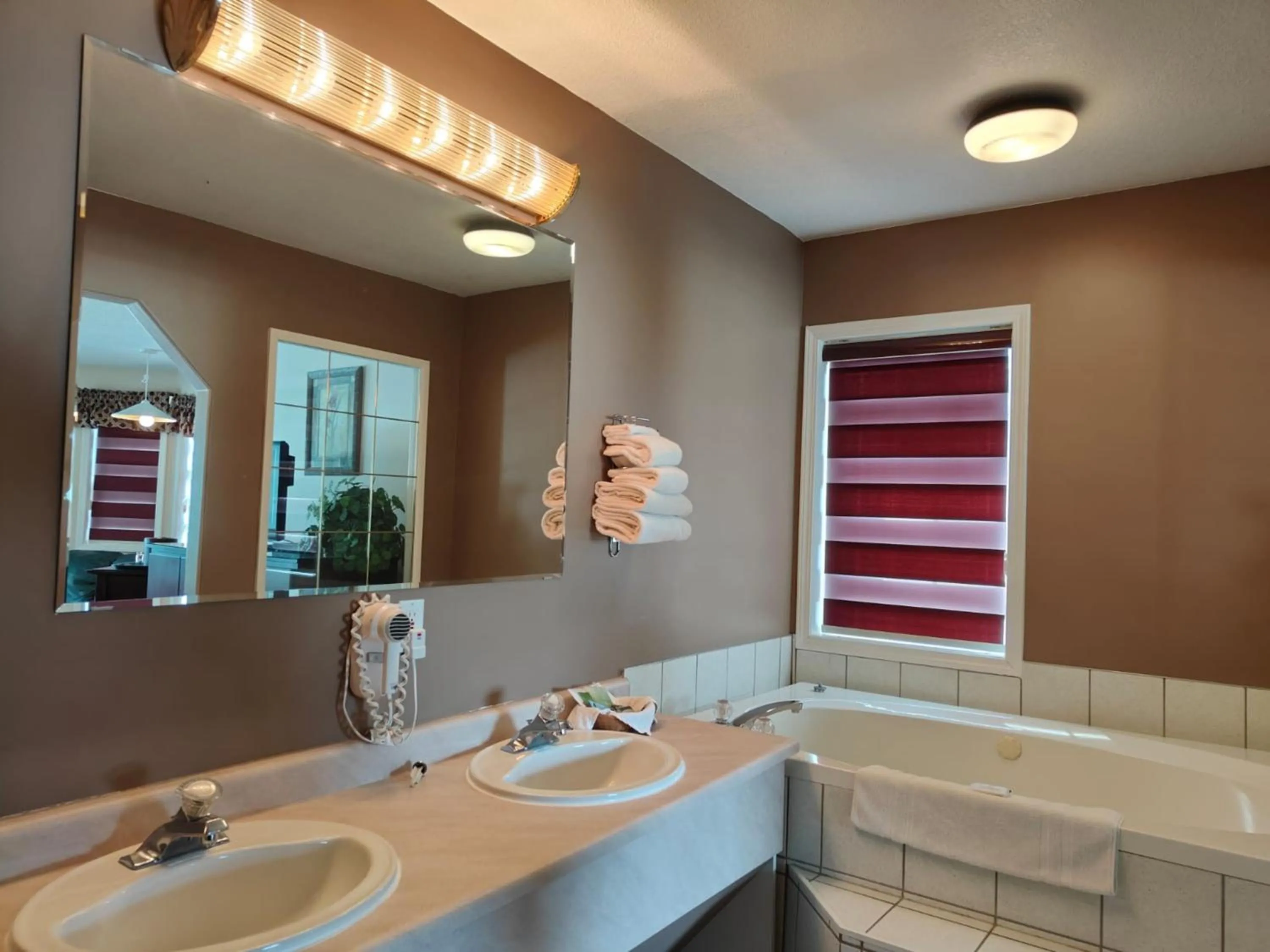 Bathroom in Ponderosa Motor Inn