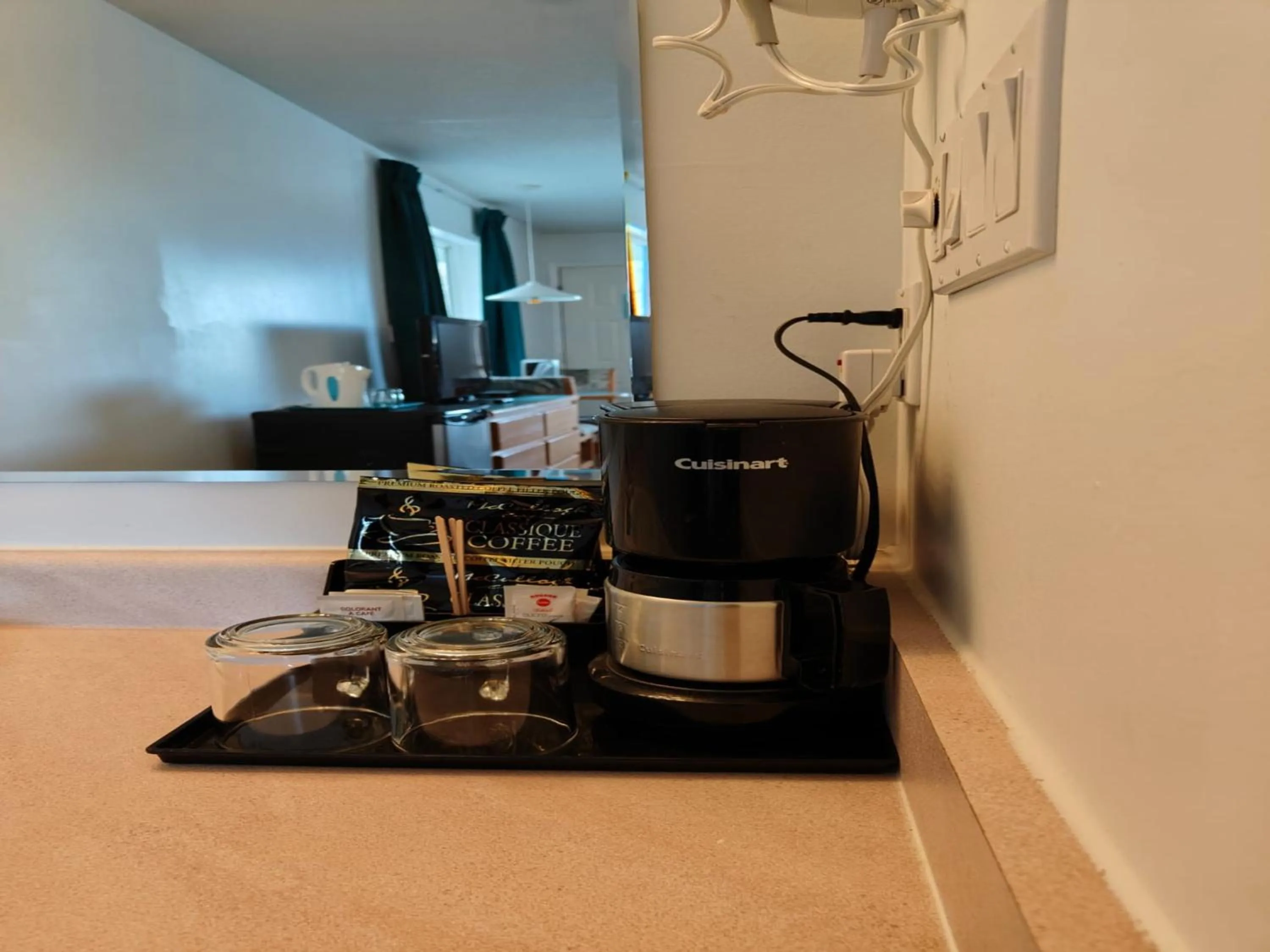 Coffee/tea facilities in Ponderosa Motor Inn