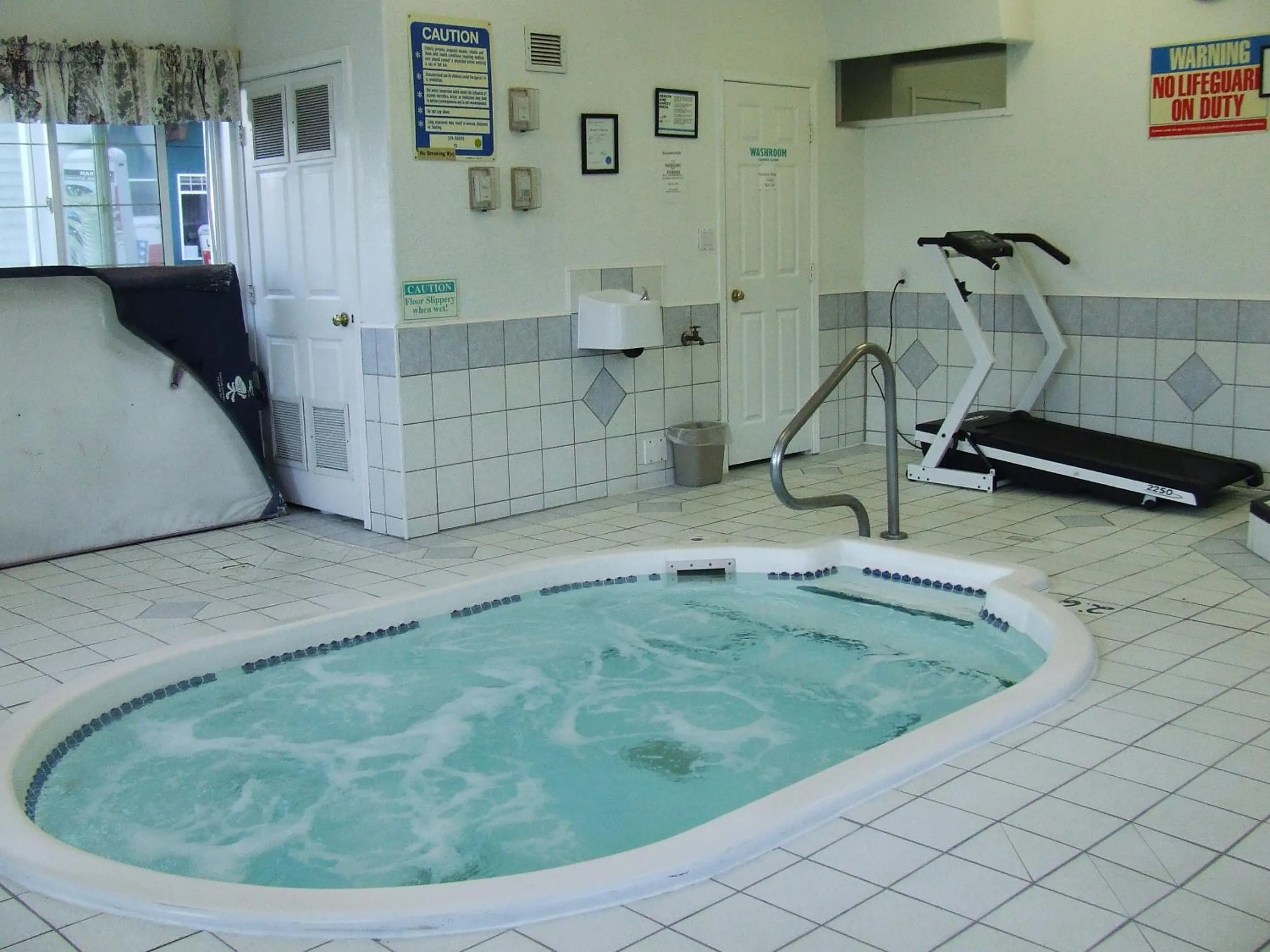 Spa and wellness centre/facilities in Ponderosa Motor Inn