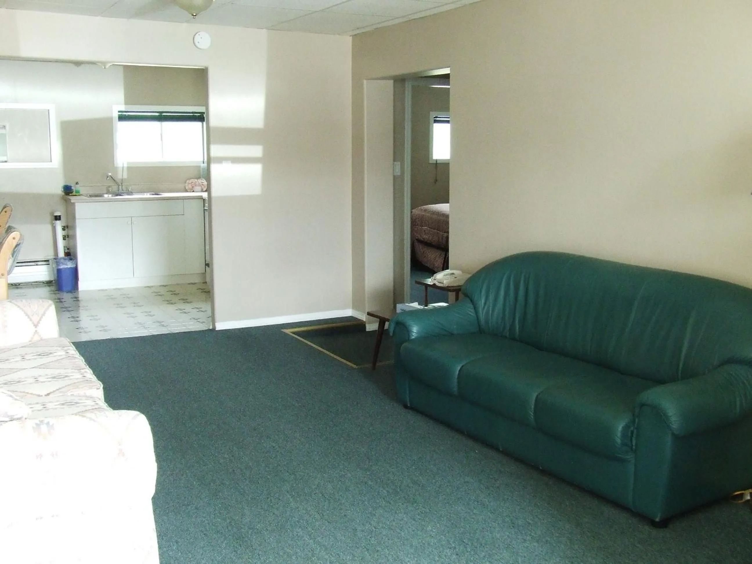 Seating area in Ponderosa Motor Inn