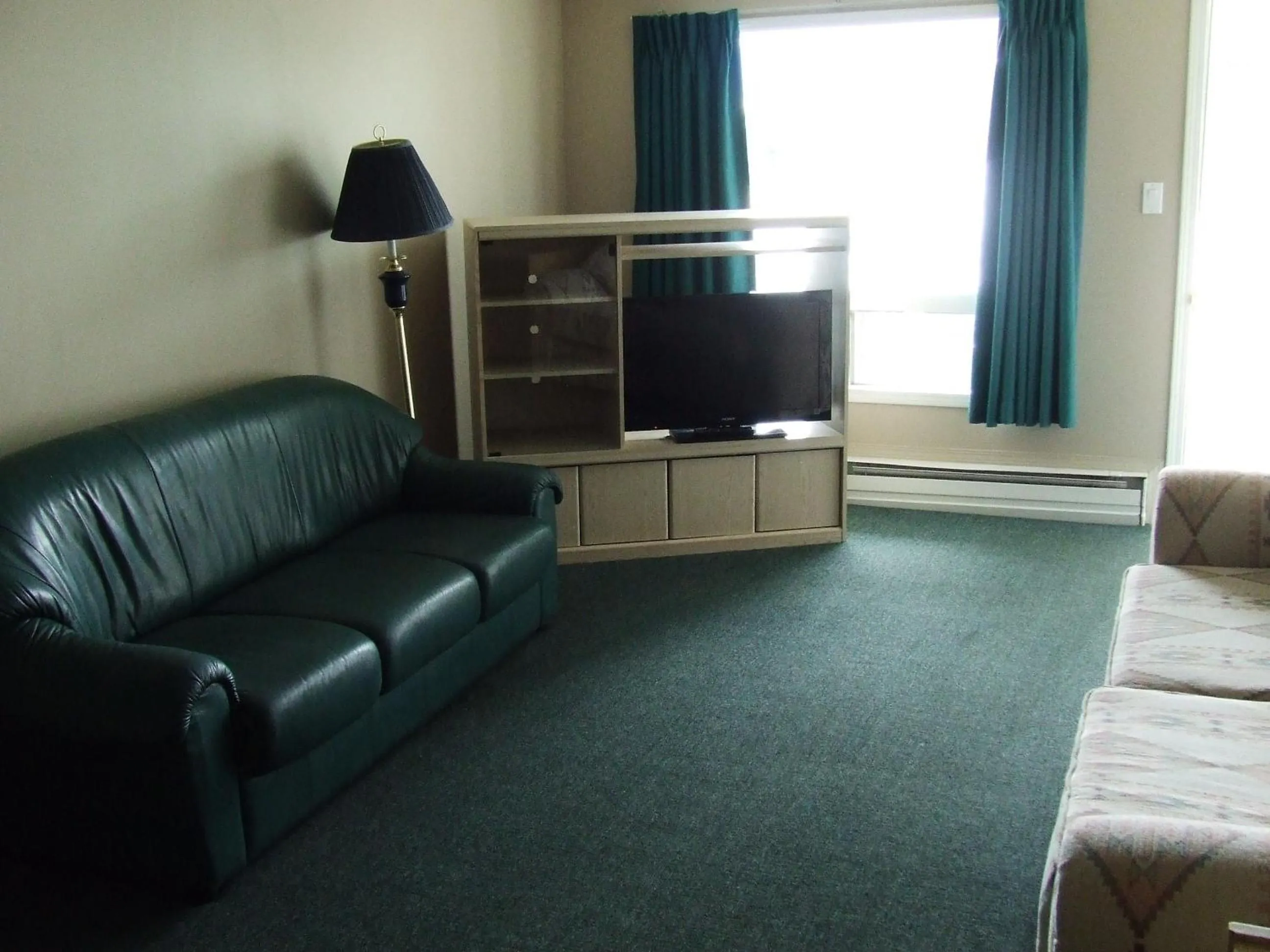 TV and multimedia in Ponderosa Motor Inn