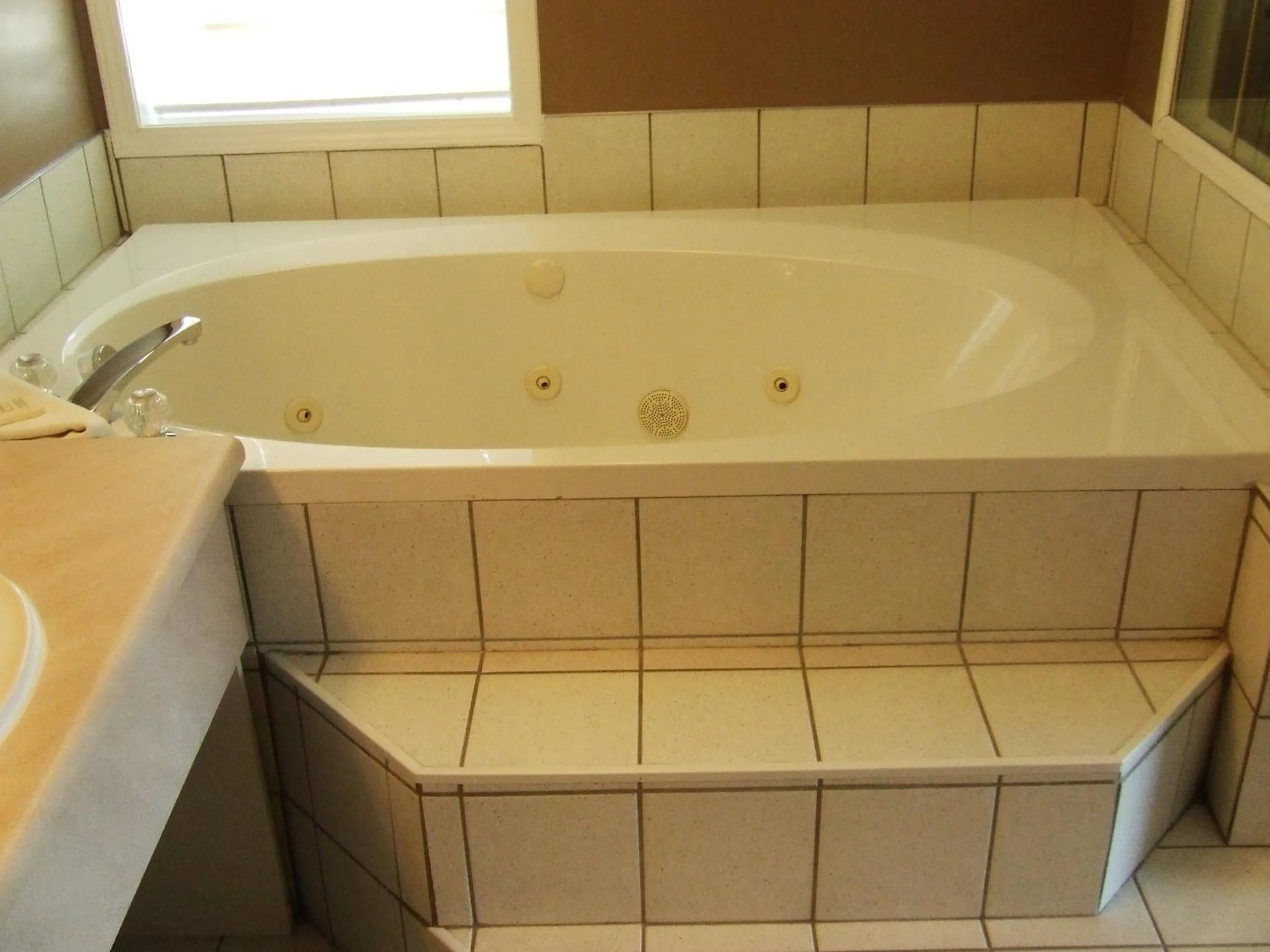 Spa and wellness centre/facilities in Ponderosa Motor Inn