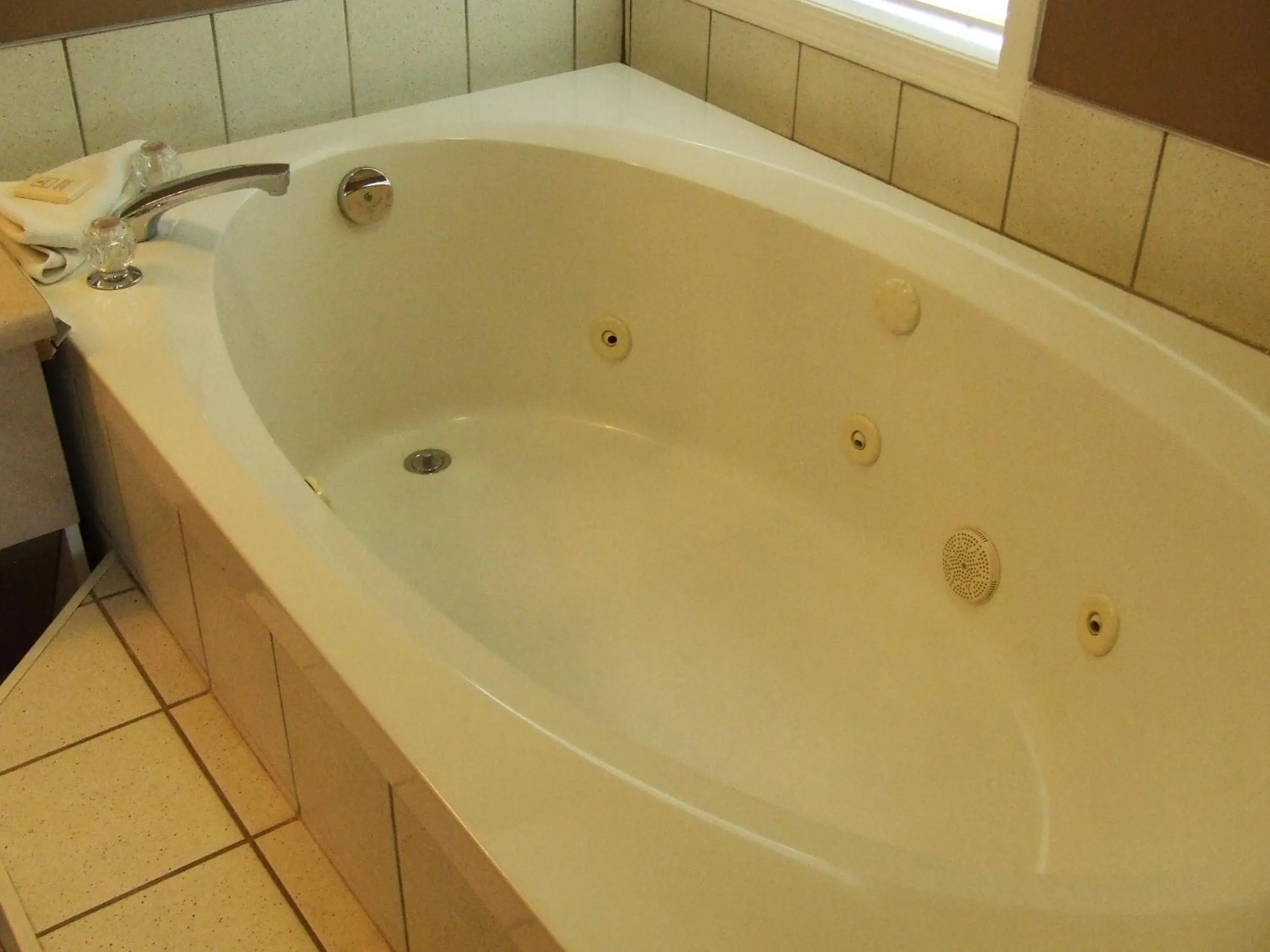 Spa and wellness centre/facilities in Ponderosa Motor Inn