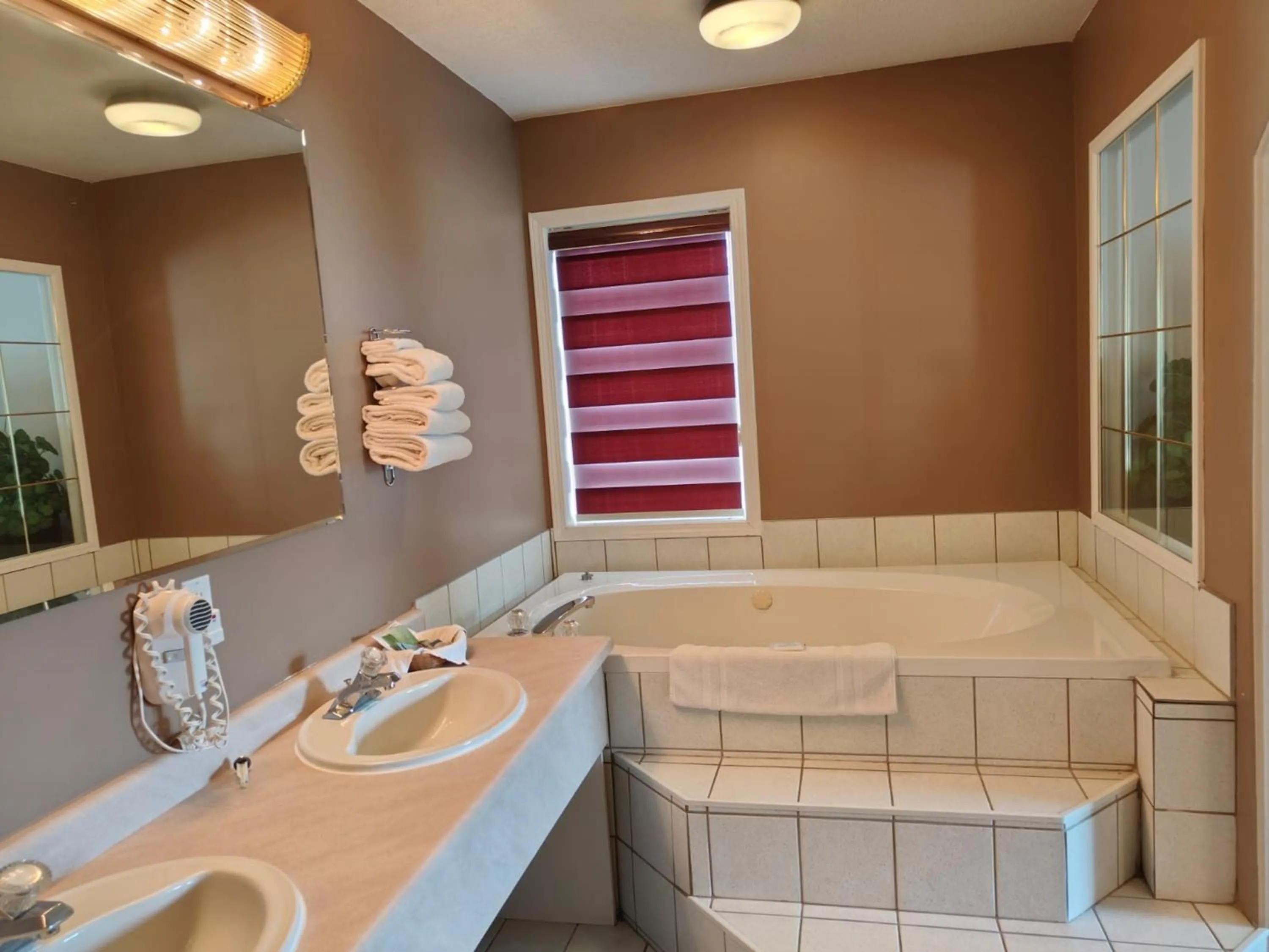 Hot Tub in Ponderosa Motor Inn