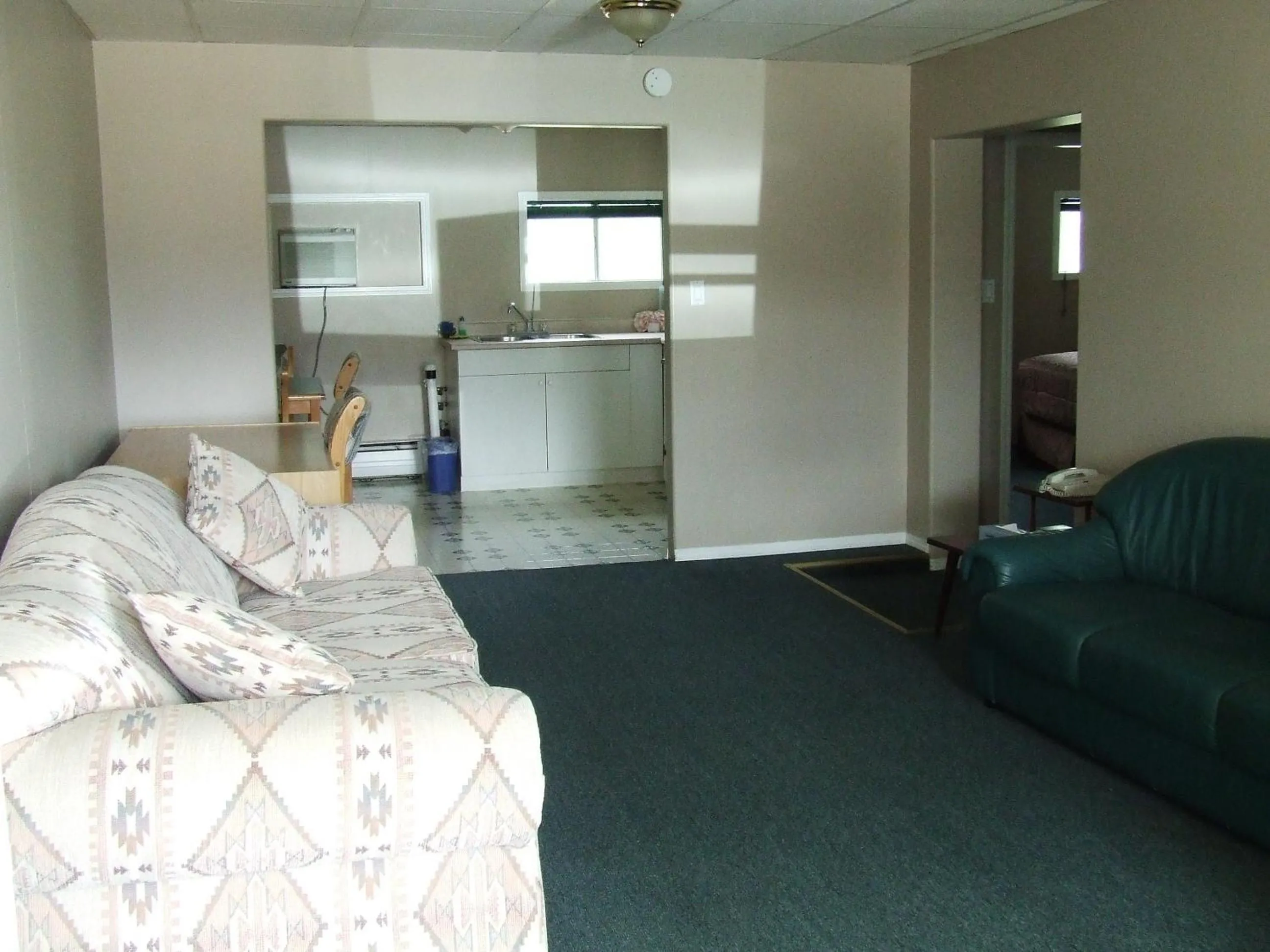 Kitchen or kitchenette in Ponderosa Motor Inn