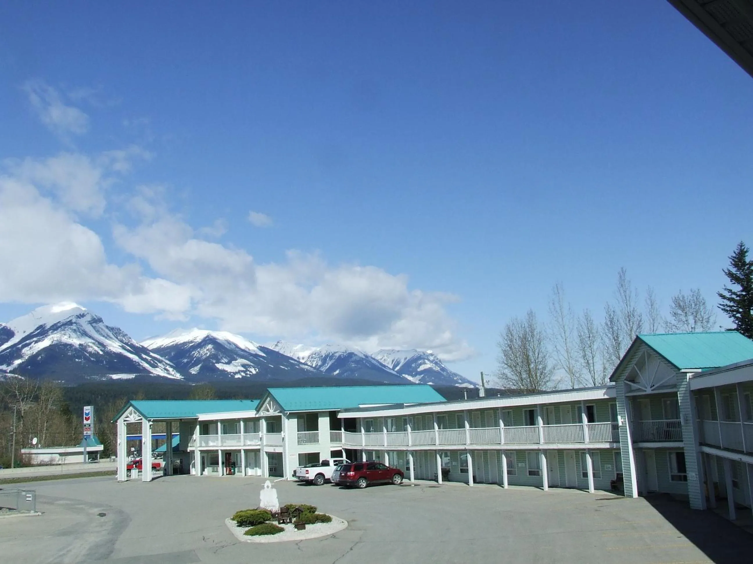 Facade/entrance in Ponderosa Motor Inn