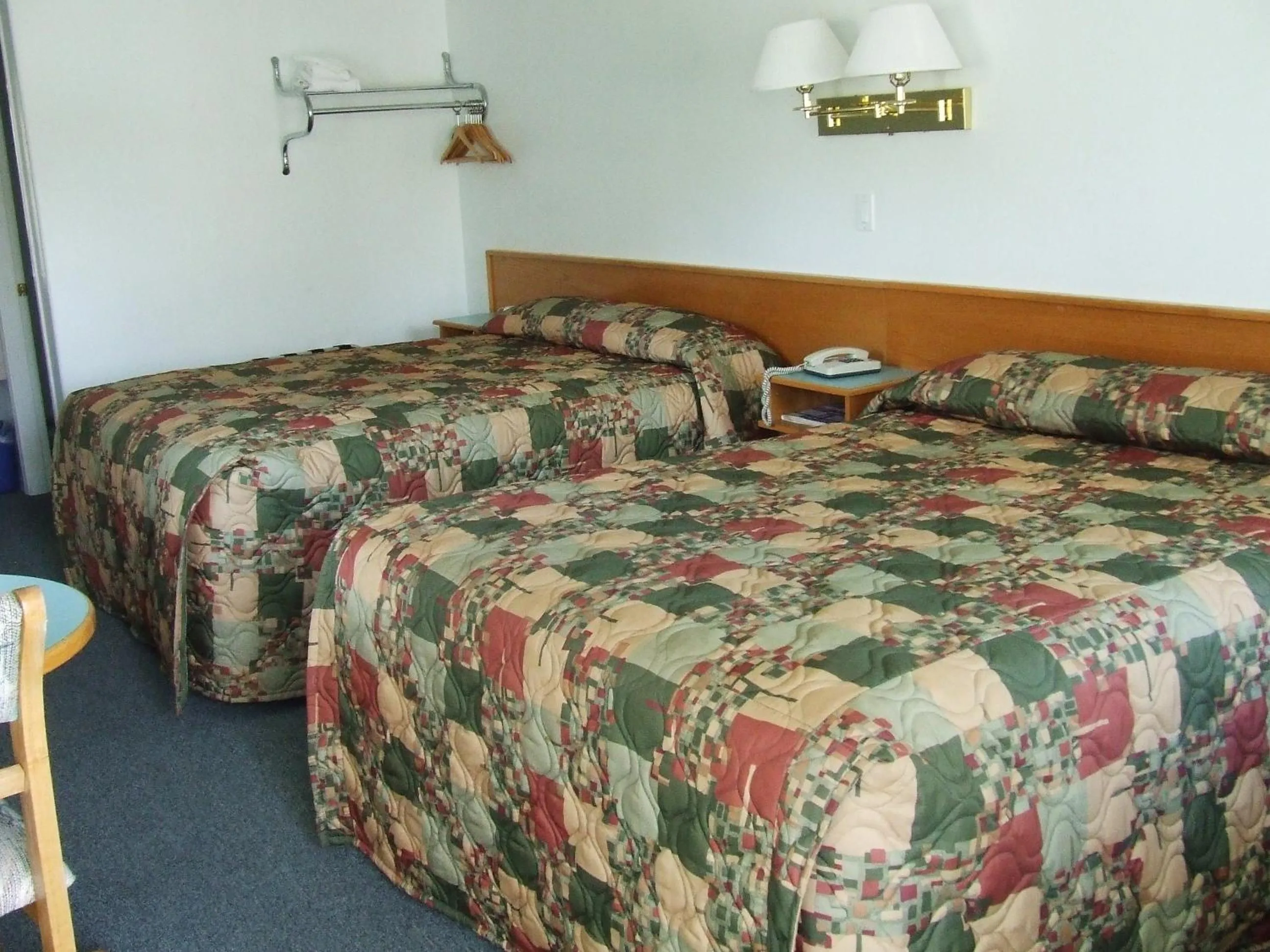 Bed in Ponderosa Motor Inn