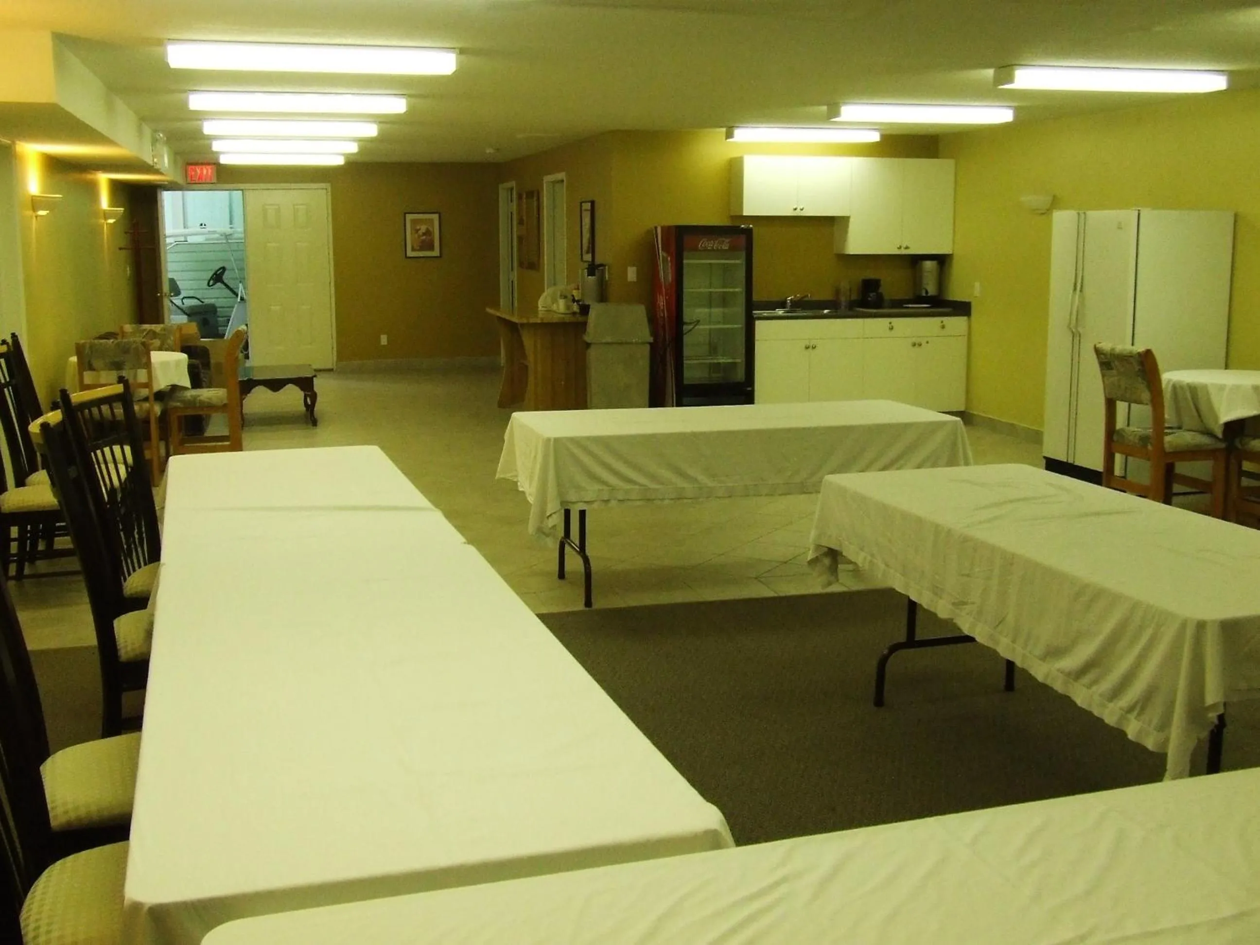 Banquet/Function facilities in Ponderosa Motor Inn