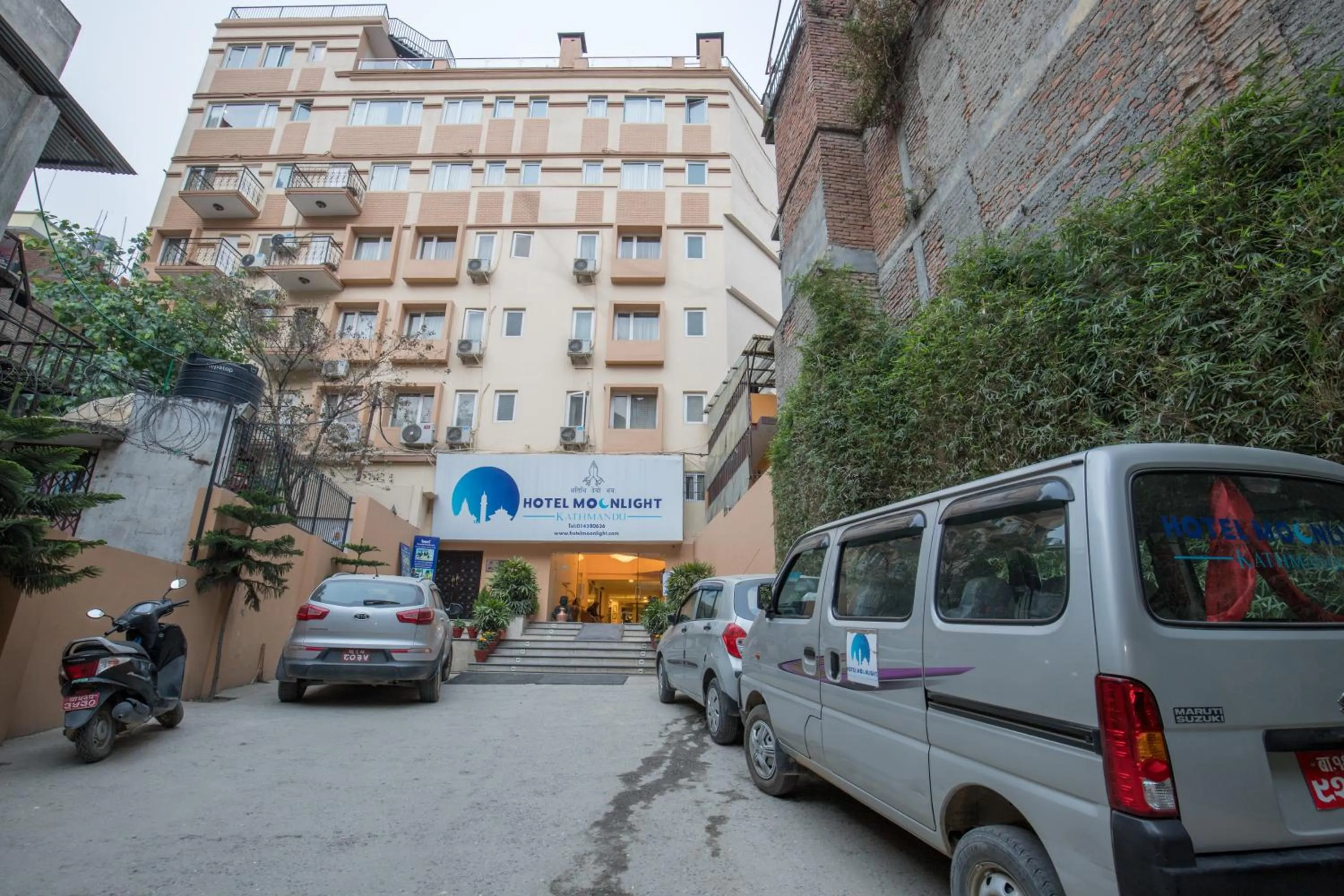 Property building in Hotel Moonlight