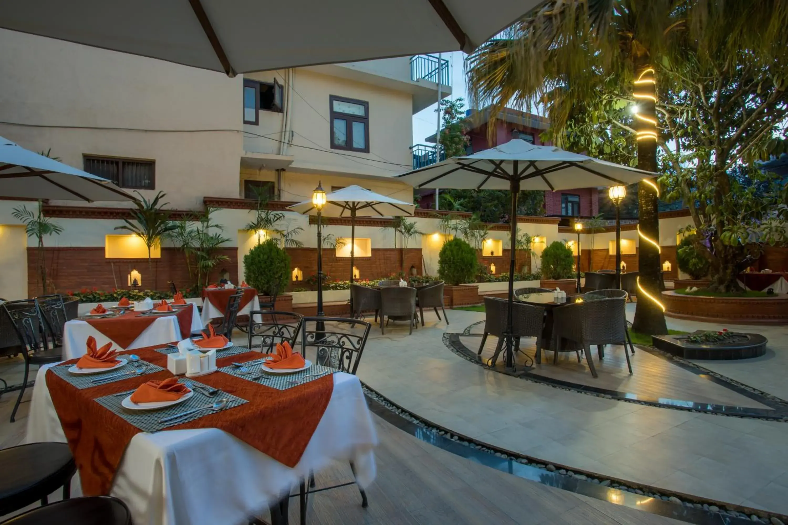 Restaurant/places to eat in Hotel Moonlight Restaurant/places to eat in Hotel Moonlight