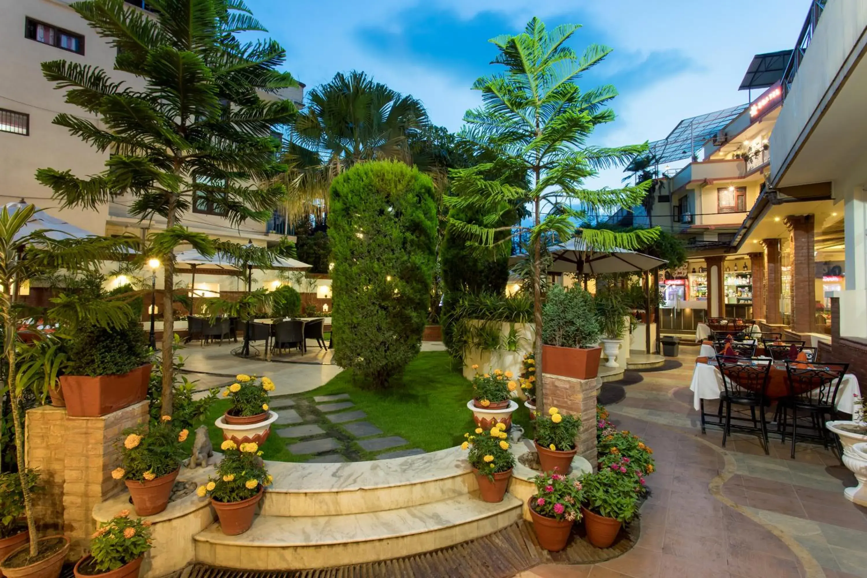 Restaurant/places to eat in Hotel Moonlight Restaurant/places to eat in Hotel Moonlight