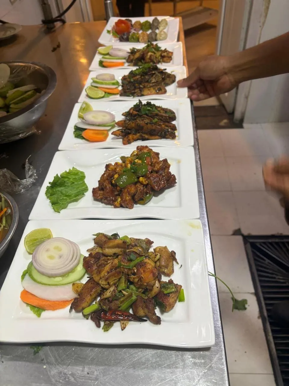 Restaurant/places to eat in Hotel Moonlight