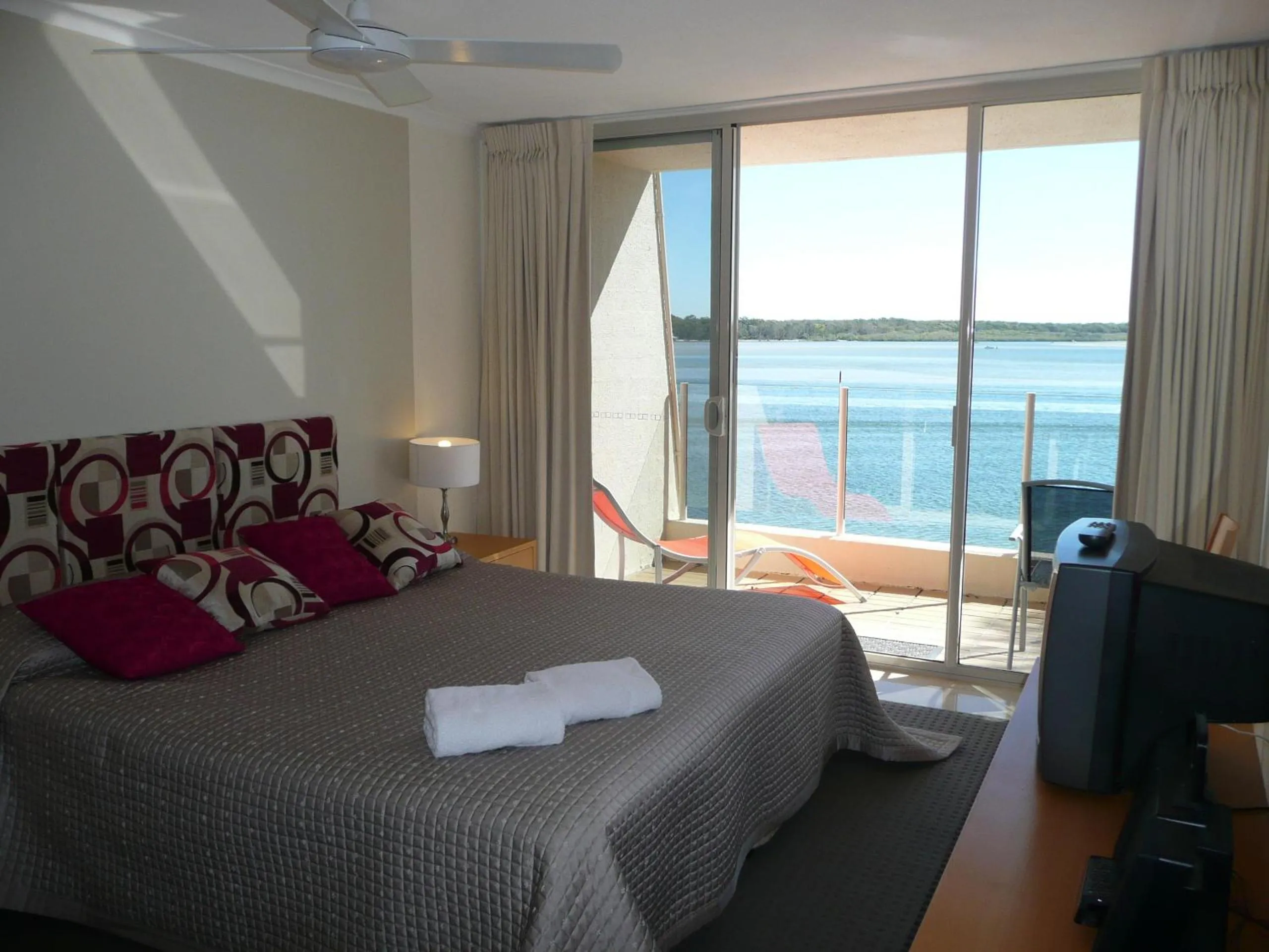 Day, Bed in Noosa Harbour Resort