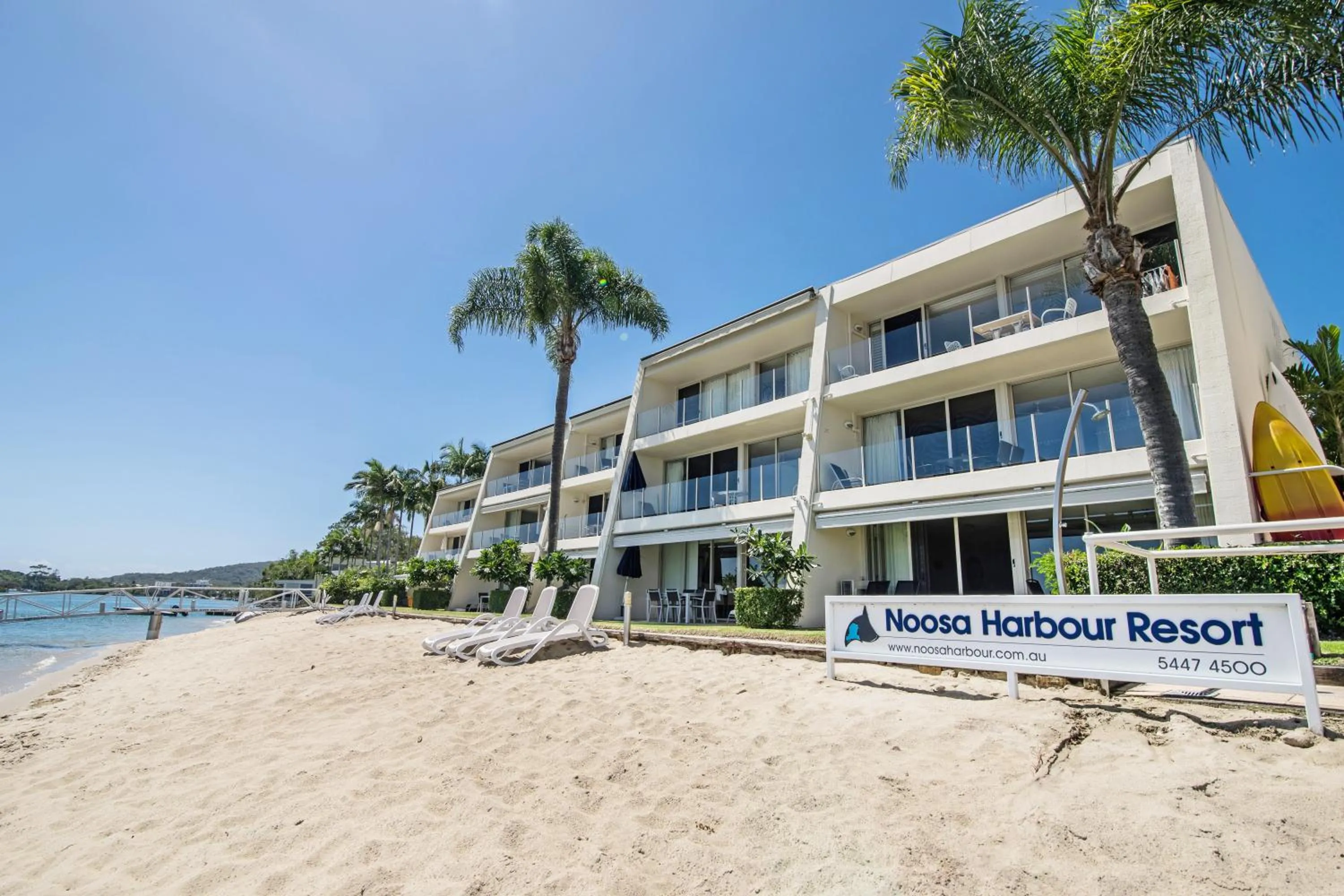 Property building in Noosa Harbour Resort