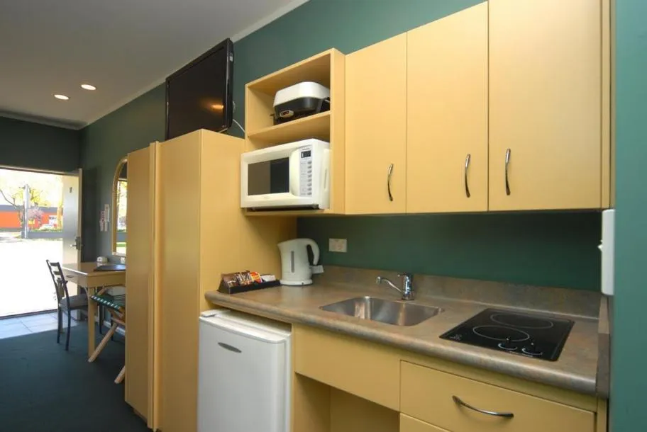 Kitchen or kitchenette in Village Motel