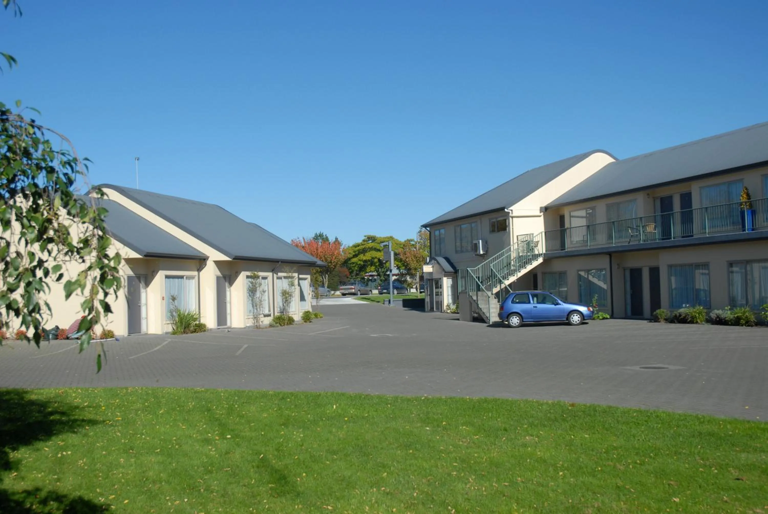 Facade/entrance in Village Motel