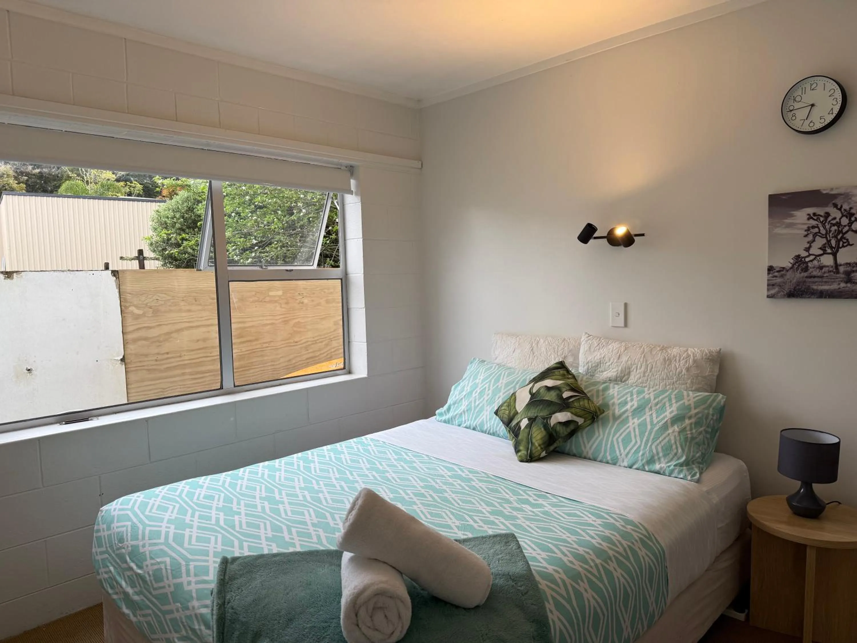 Bedroom, Bed in Peppertree Lodge