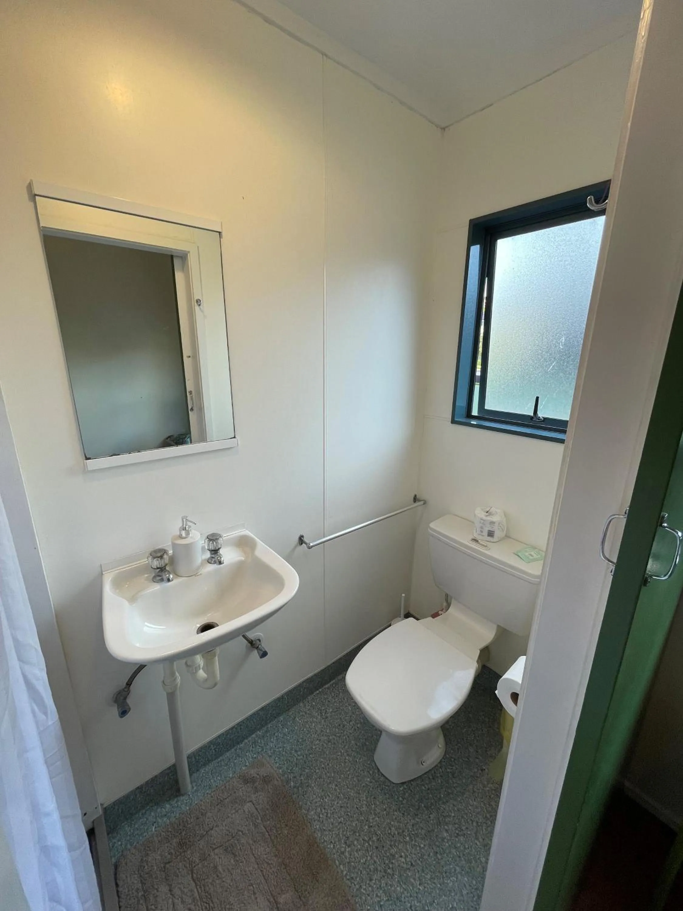 Toilet in Peppertree Lodge