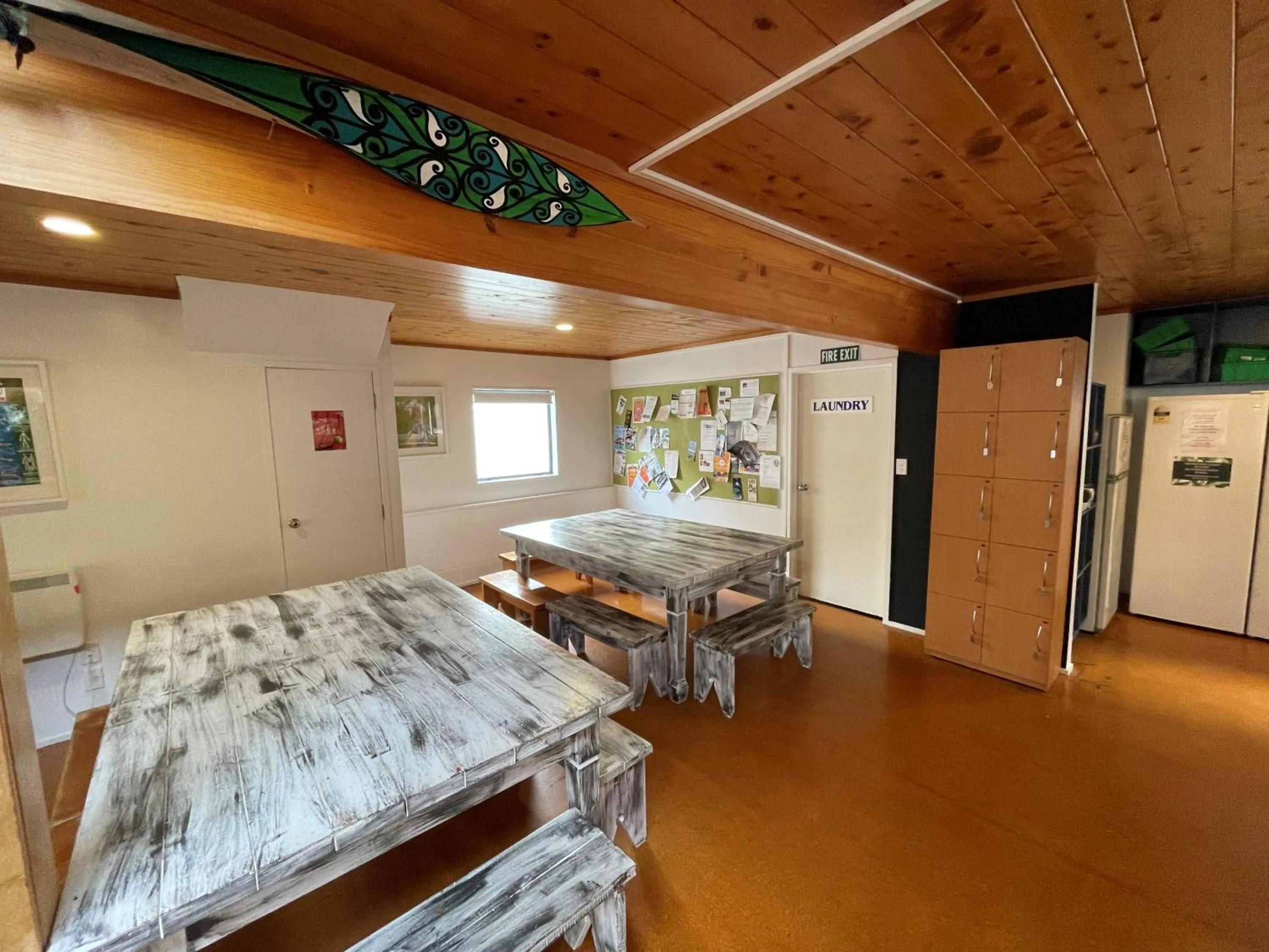 Kitchen or kitchenette, Bed in Peppertree Lodge