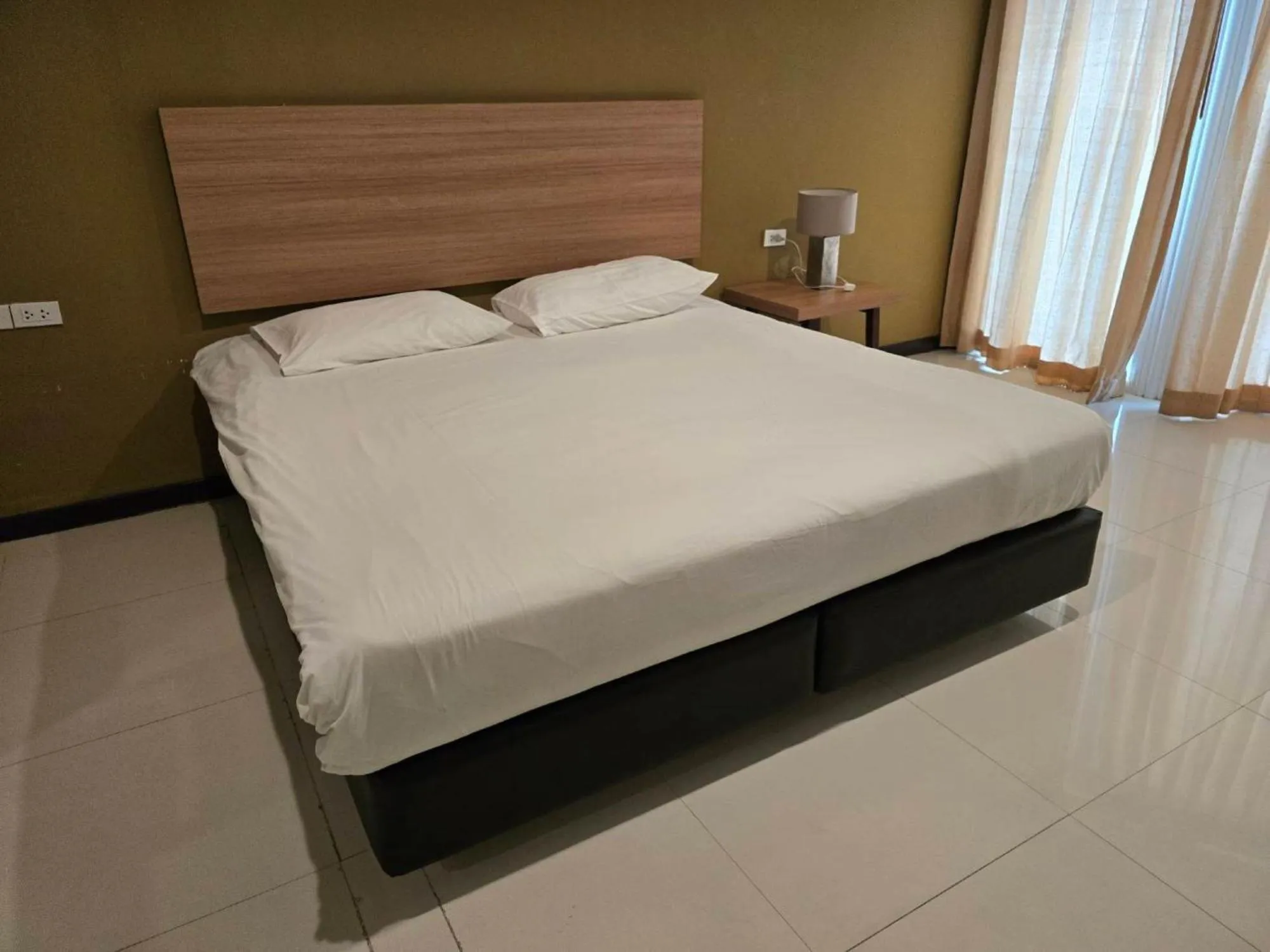 Photo of the whole room, Bed in Jomtien Plaza Residence