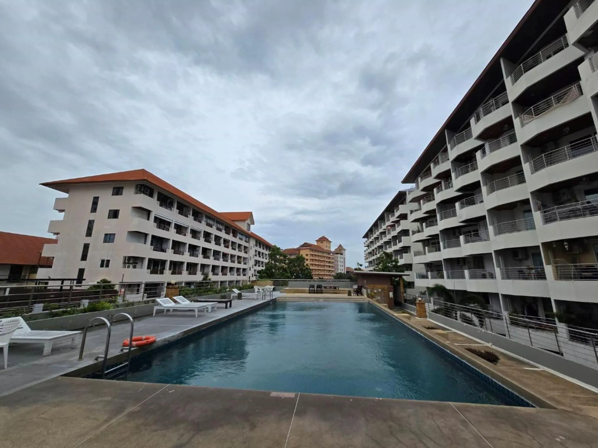 Swimming pool in Jomtien Plaza Residence