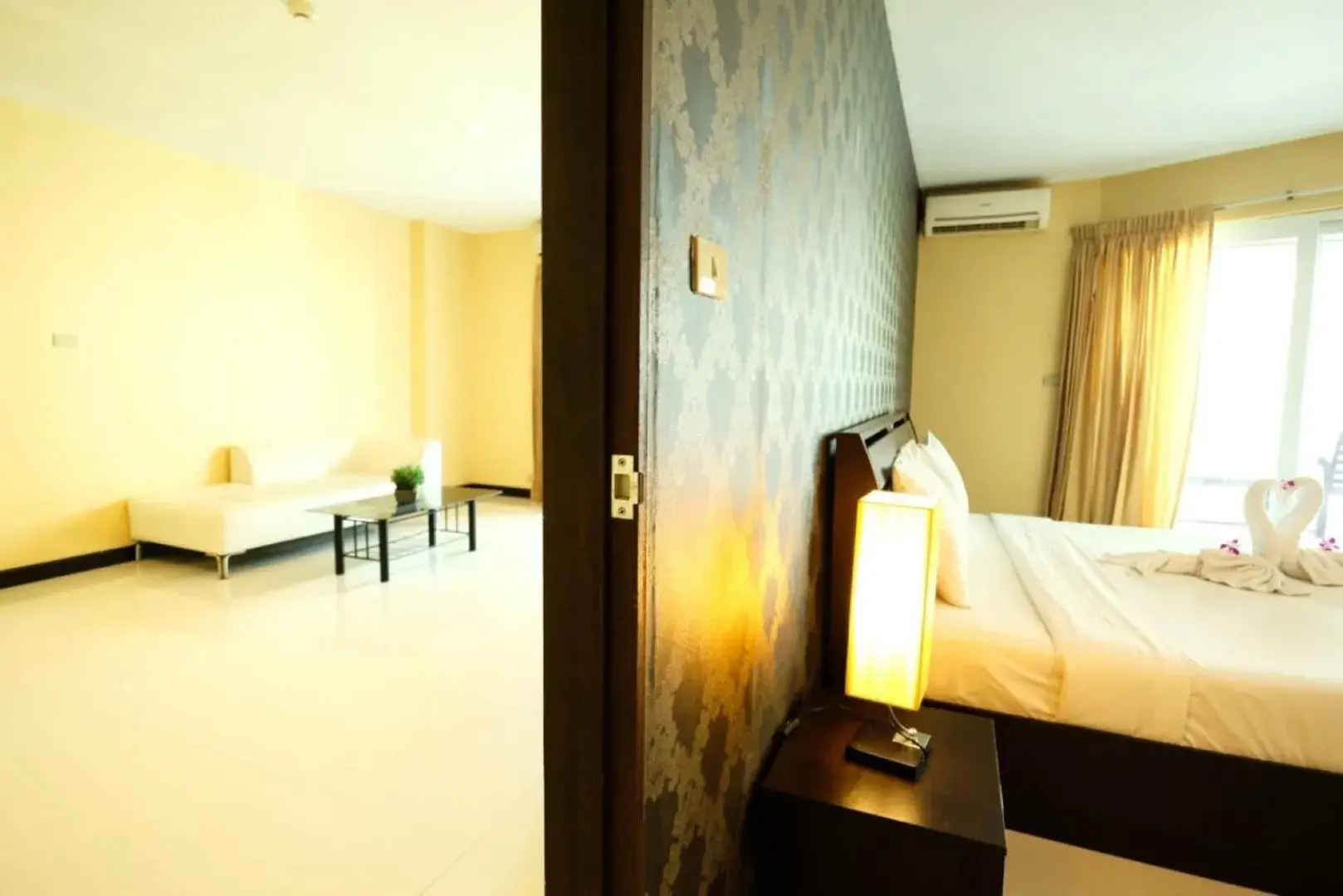 Photo of the whole room, Bed in Jomtien Plaza Residence