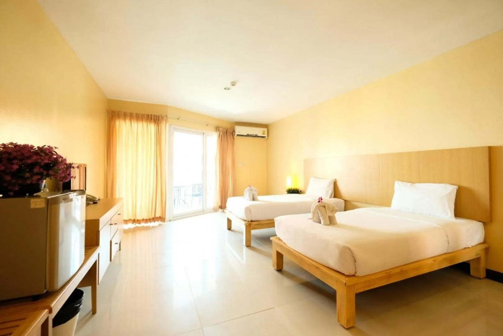 Photo of the whole room, Bed in Jomtien Plaza Residence
