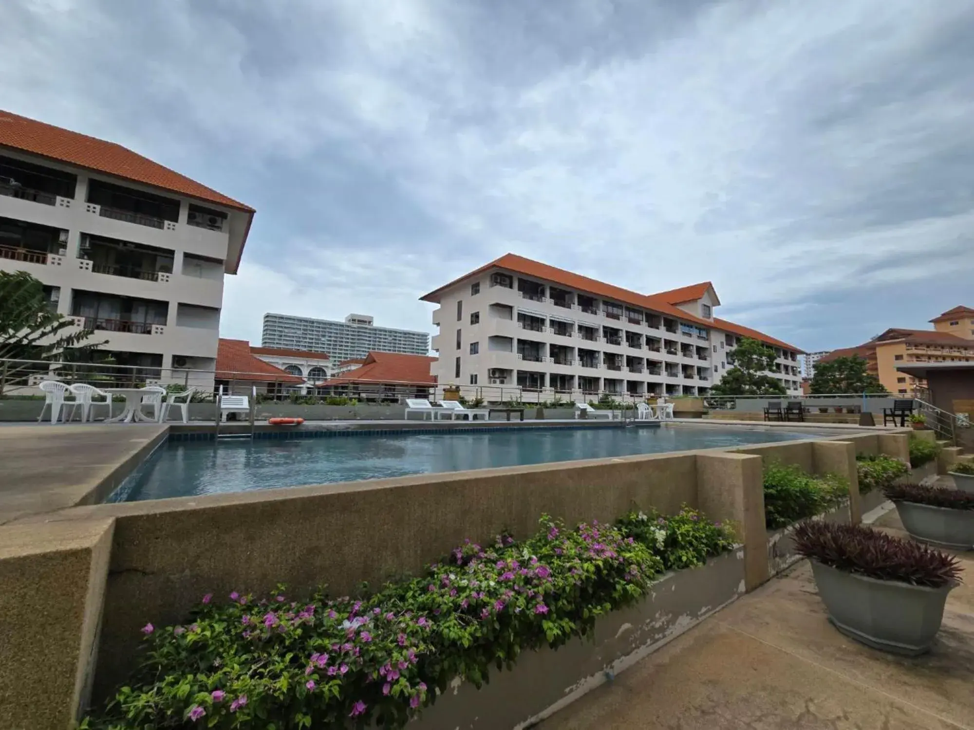 Swimming pool in Jomtien Plaza Residence Swimming pool in Jomtien Plaza Residence