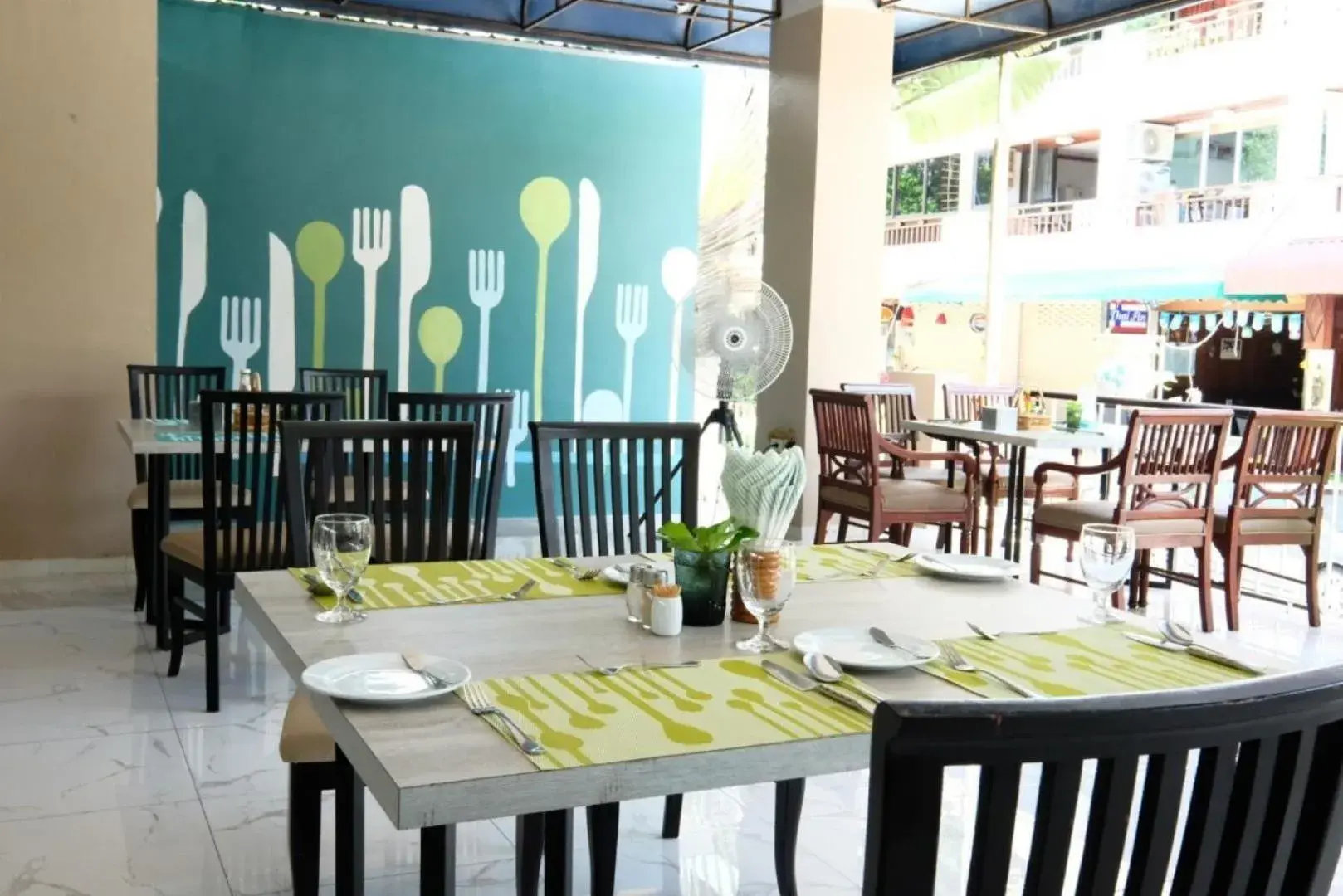 Restaurant/places to eat in Jomtien Plaza Residence