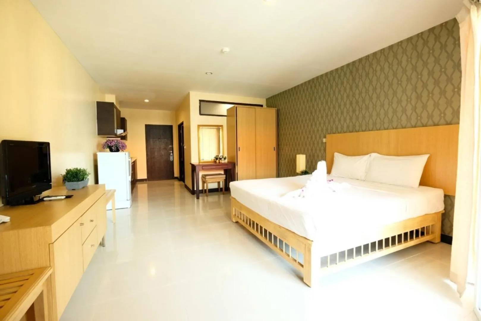 Photo of the whole room, Bed in Jomtien Plaza Residence