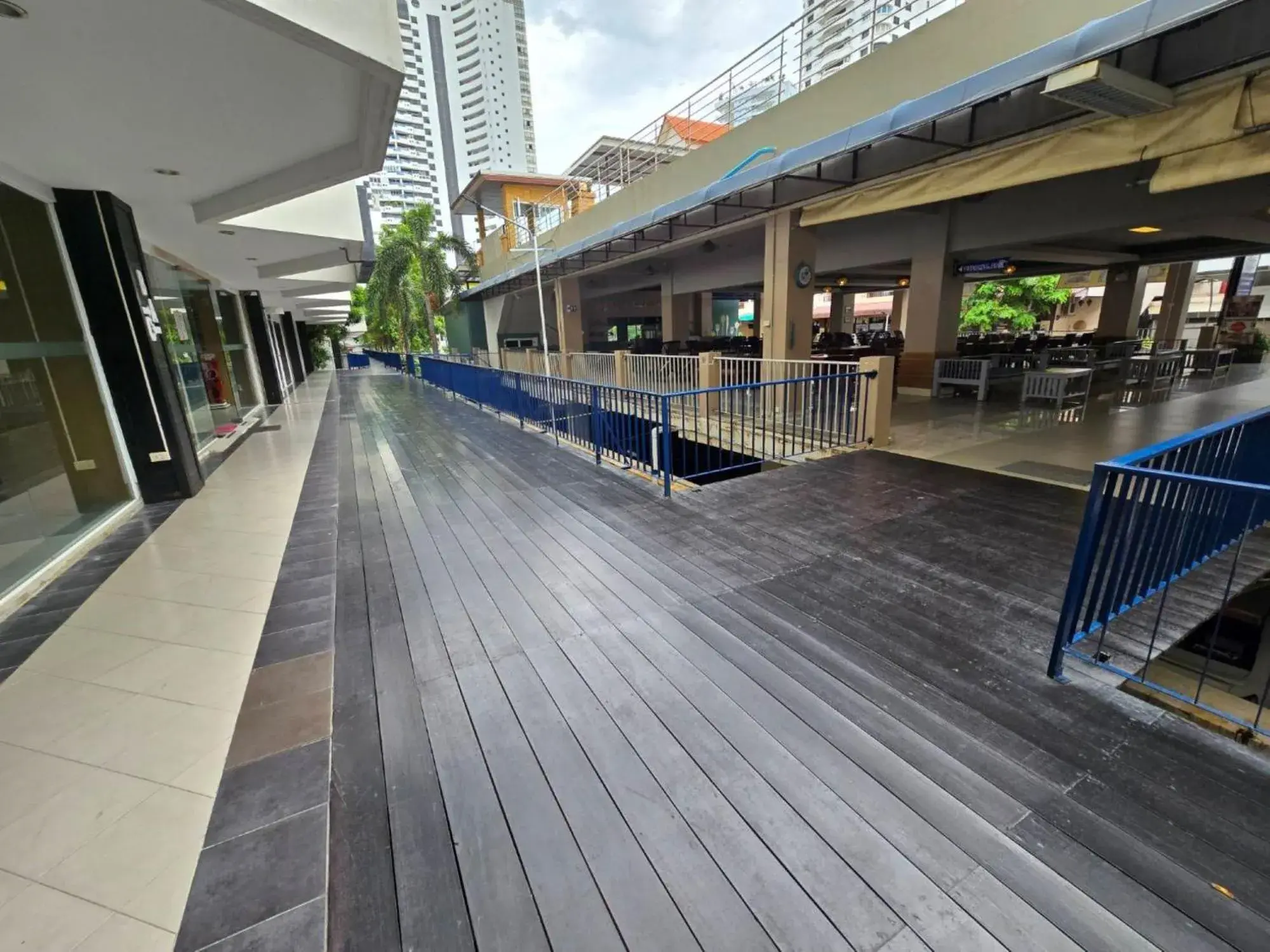 Facade/entrance in Jomtien Plaza Residence Facade/entrance in Jomtien Plaza Residence