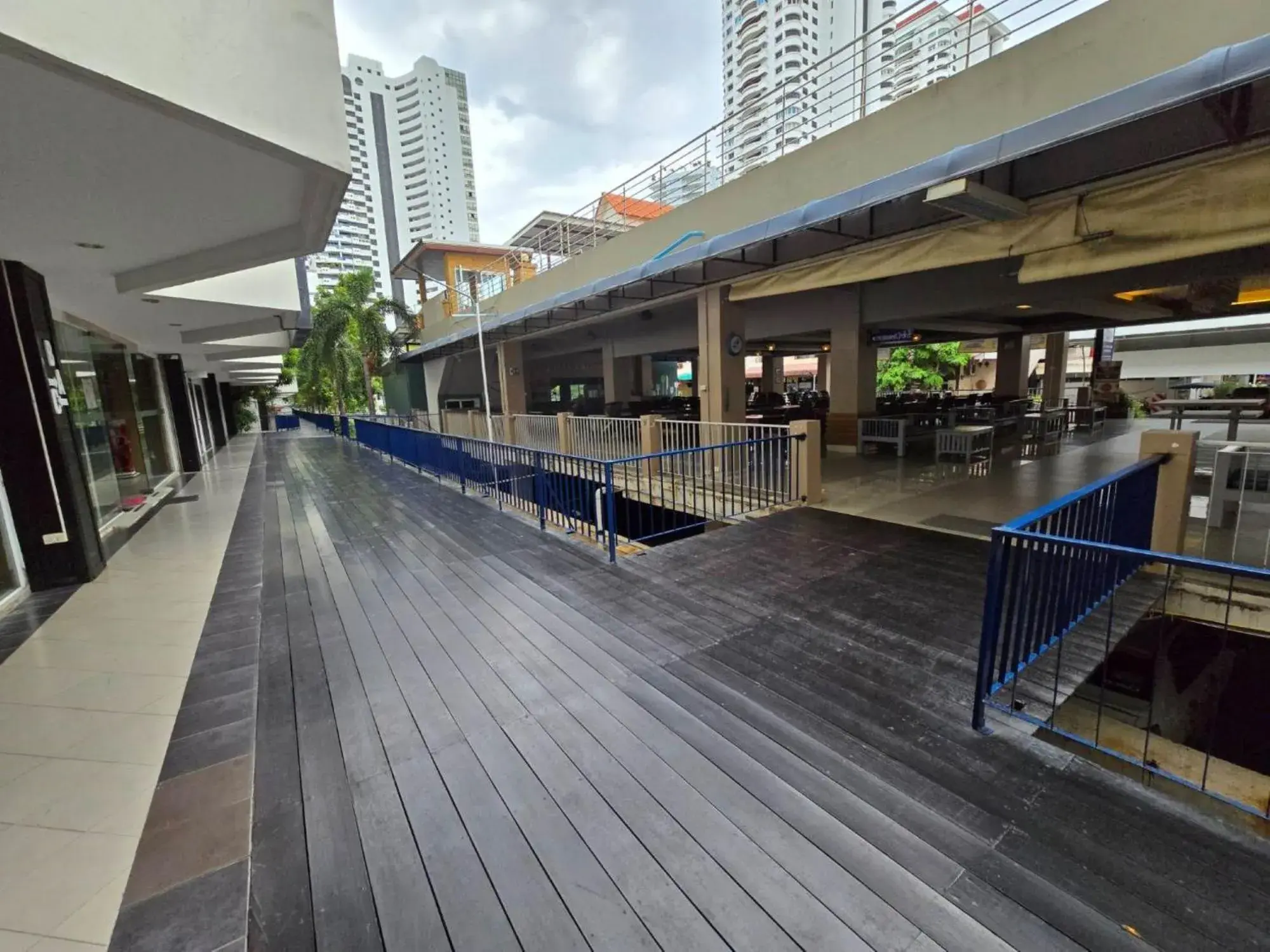 Facade/entrance in Jomtien Plaza Residence Facade/entrance in Jomtien Plaza Residence