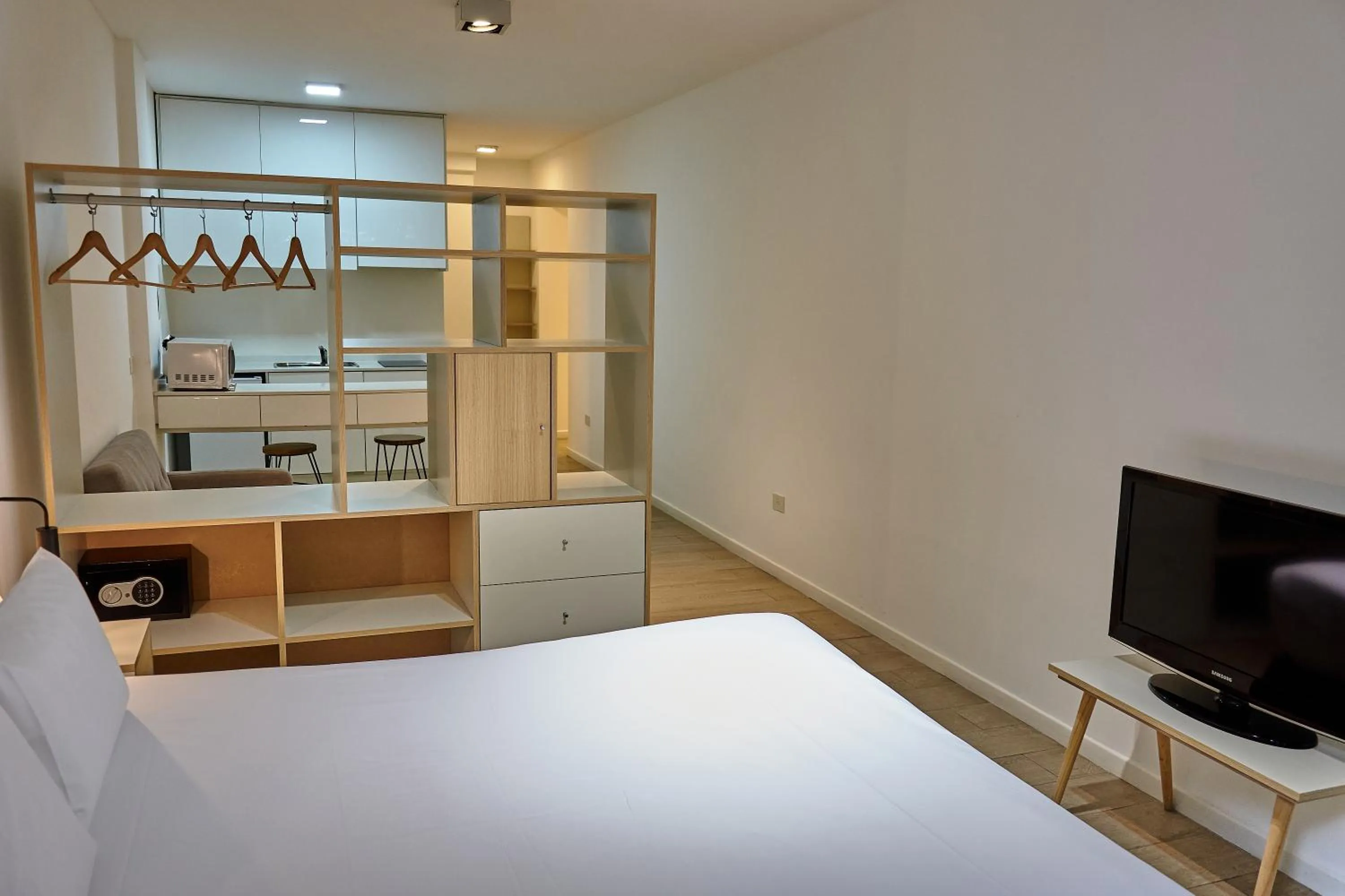 Communal lounge/ TV room, Bed in Babel Alto