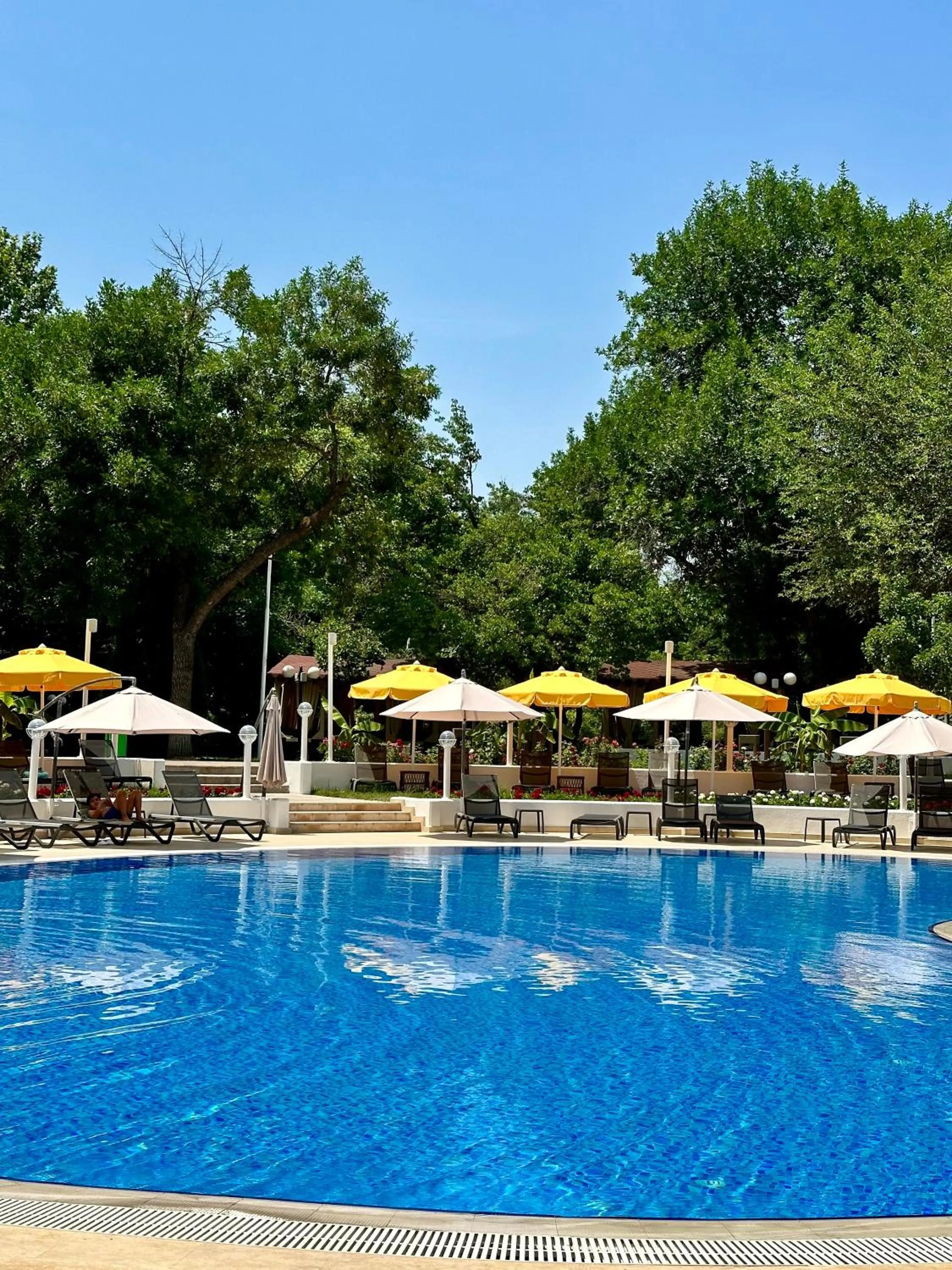 Swimming pool in Wyndham Tashkent