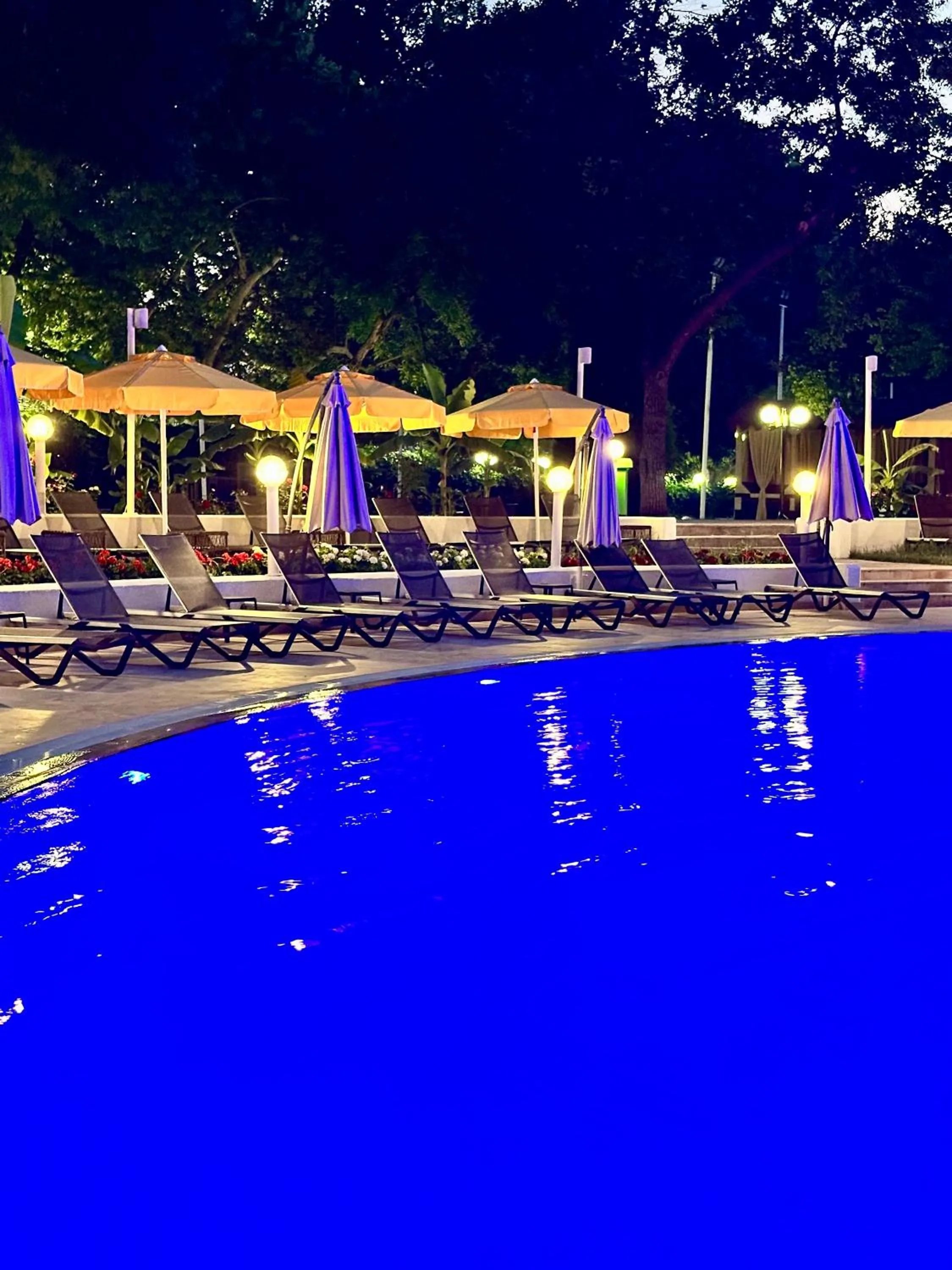 Swimming pool in Wyndham Tashkent