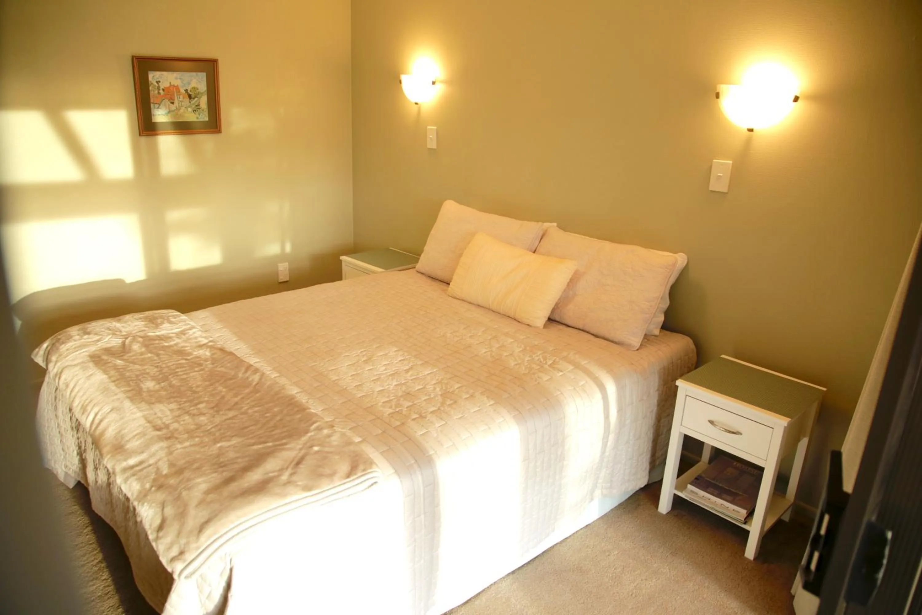 Photo of the whole room, Bed in Somersal Bed & Breakfast