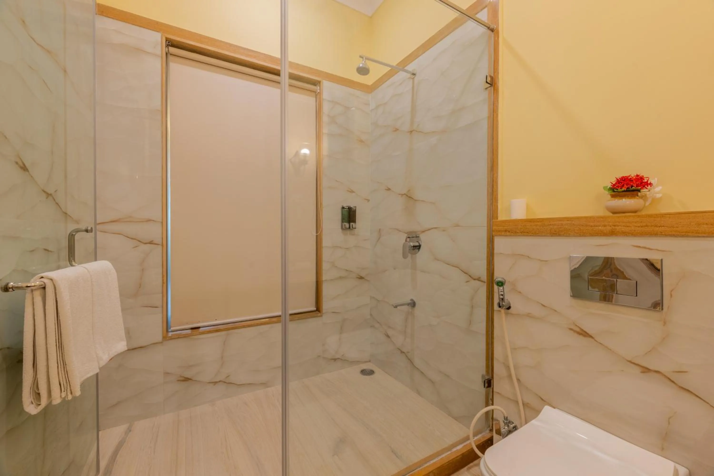 Umaid Palace - A Lakeside Resort - 25 minutes from Mehandipur Balaji - 20 minutes from Chand Baori Stepwell Abhaneri & 40 minutes from Bhangarh Fort