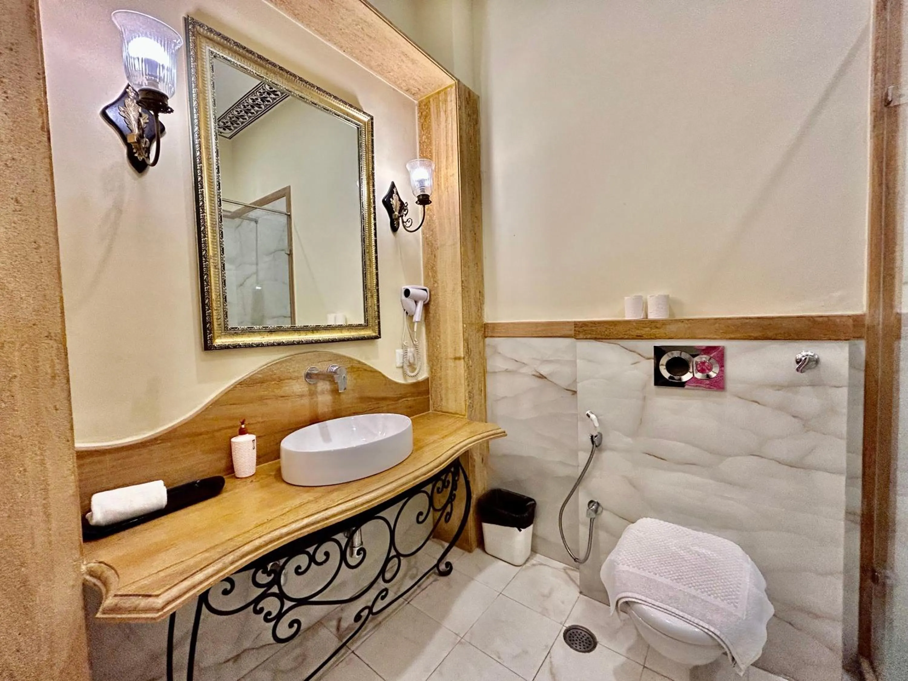 Bathroom in Umaid Palace - A Lakeside Resort - 25 minutes from Mehandipur Balaji - 20 minutes from Chand Baori Stepwell Abhaneri & 40 minutes from Bhangarh Fort