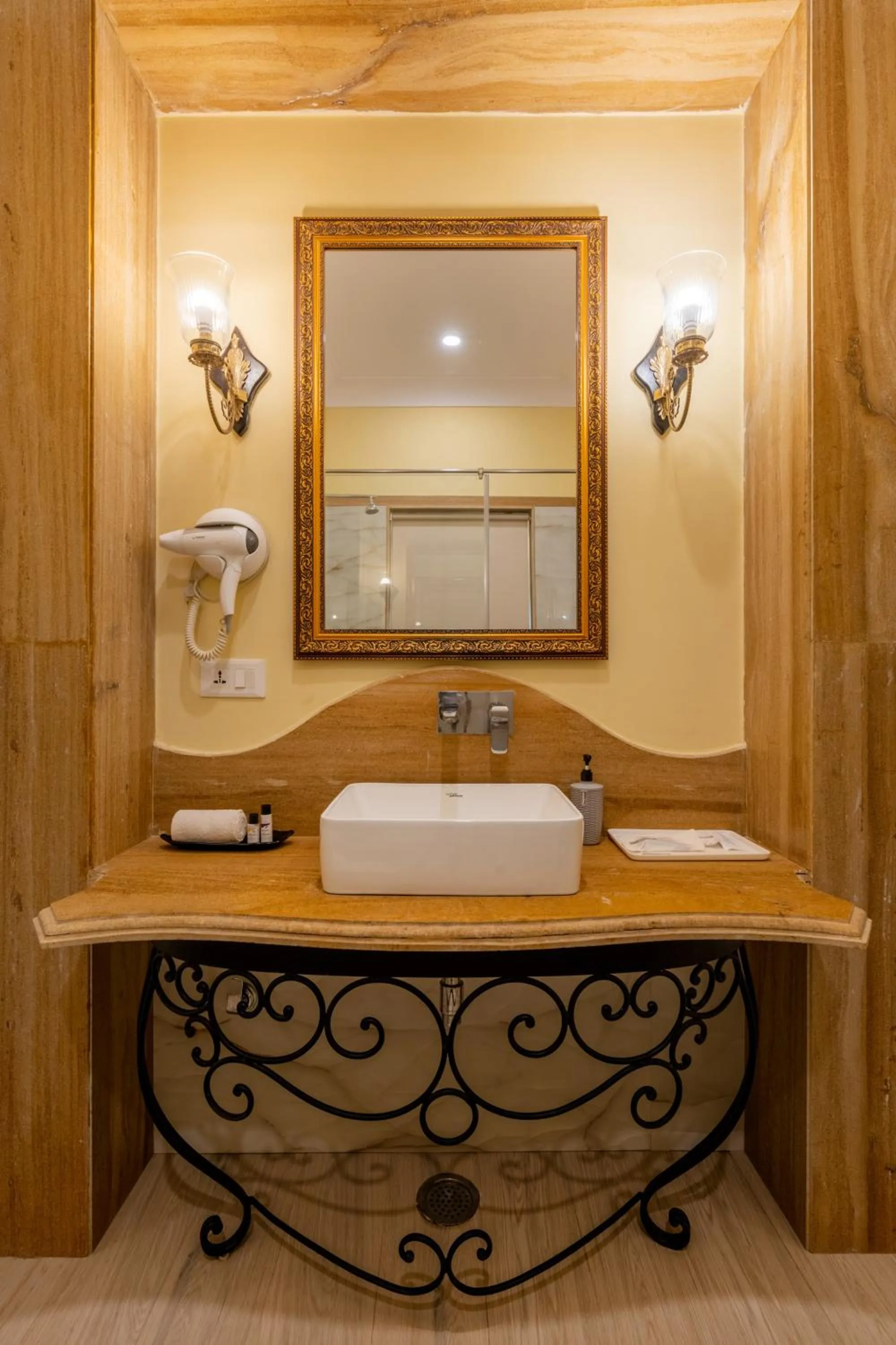 Umaid Palace - A Lakeside Resort - 25 minutes from Mehandipur Balaji - 20 minutes from Chand Baori Stepwell Abhaneri & 40 minutes from Bhangarh Fort