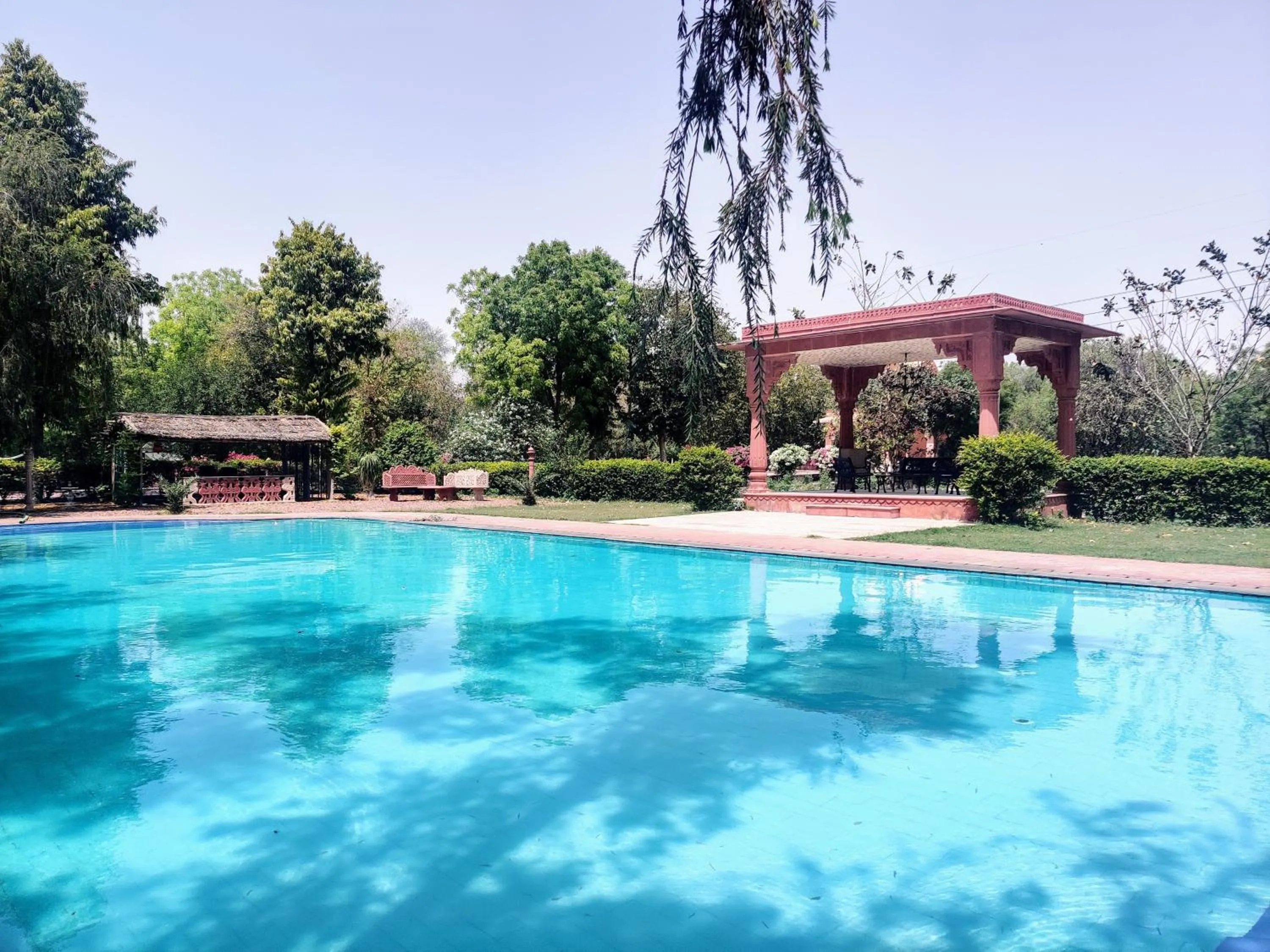 Umaid Palace - A Lakeside Resort - 25 minutes from Mehandipur Balaji - 20 minutes from Chand Baori Stepwell Abhaneri & 40 minutes from Bhangarh Fort