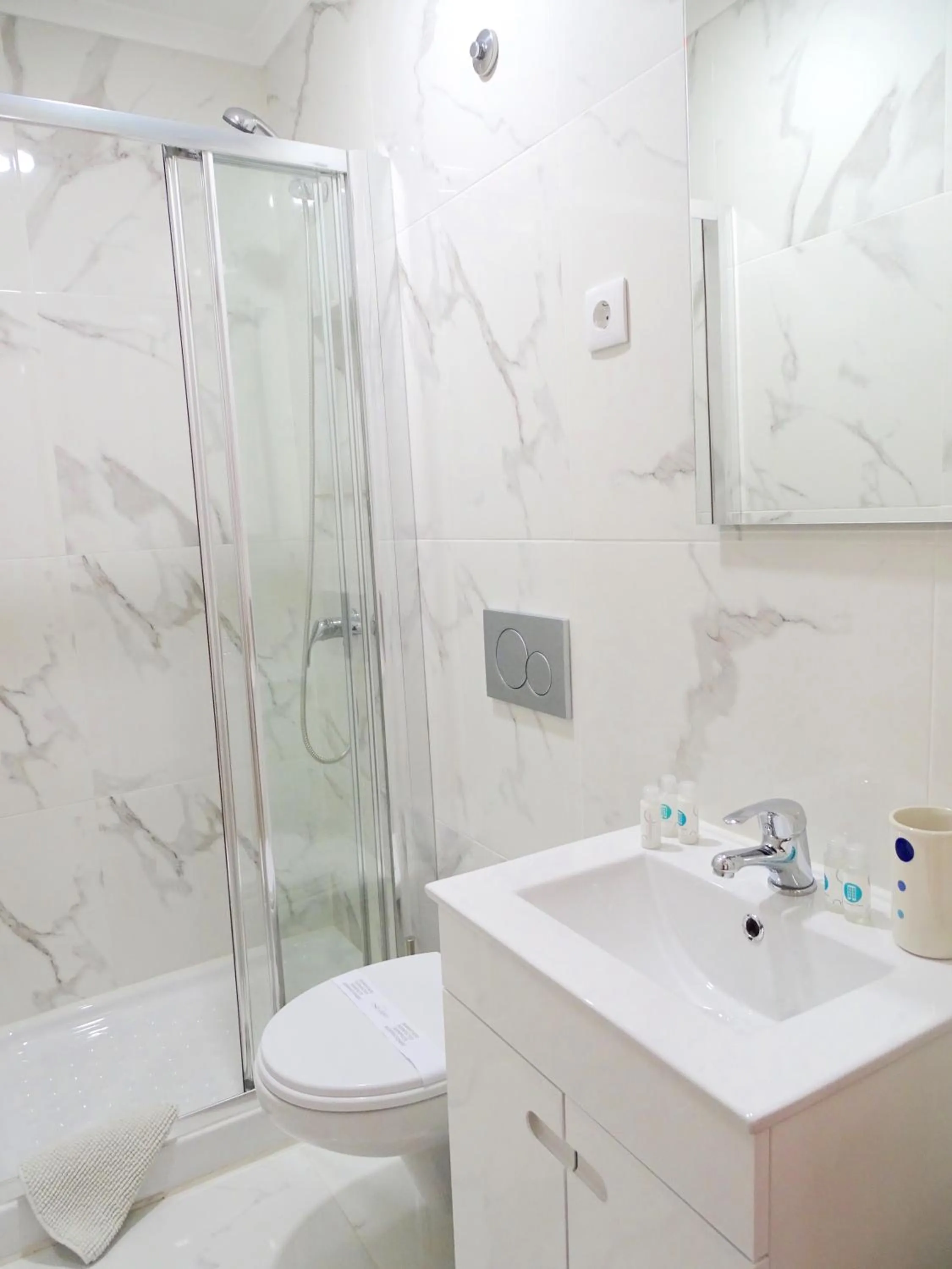 Shower in Apartments Center Lisboa