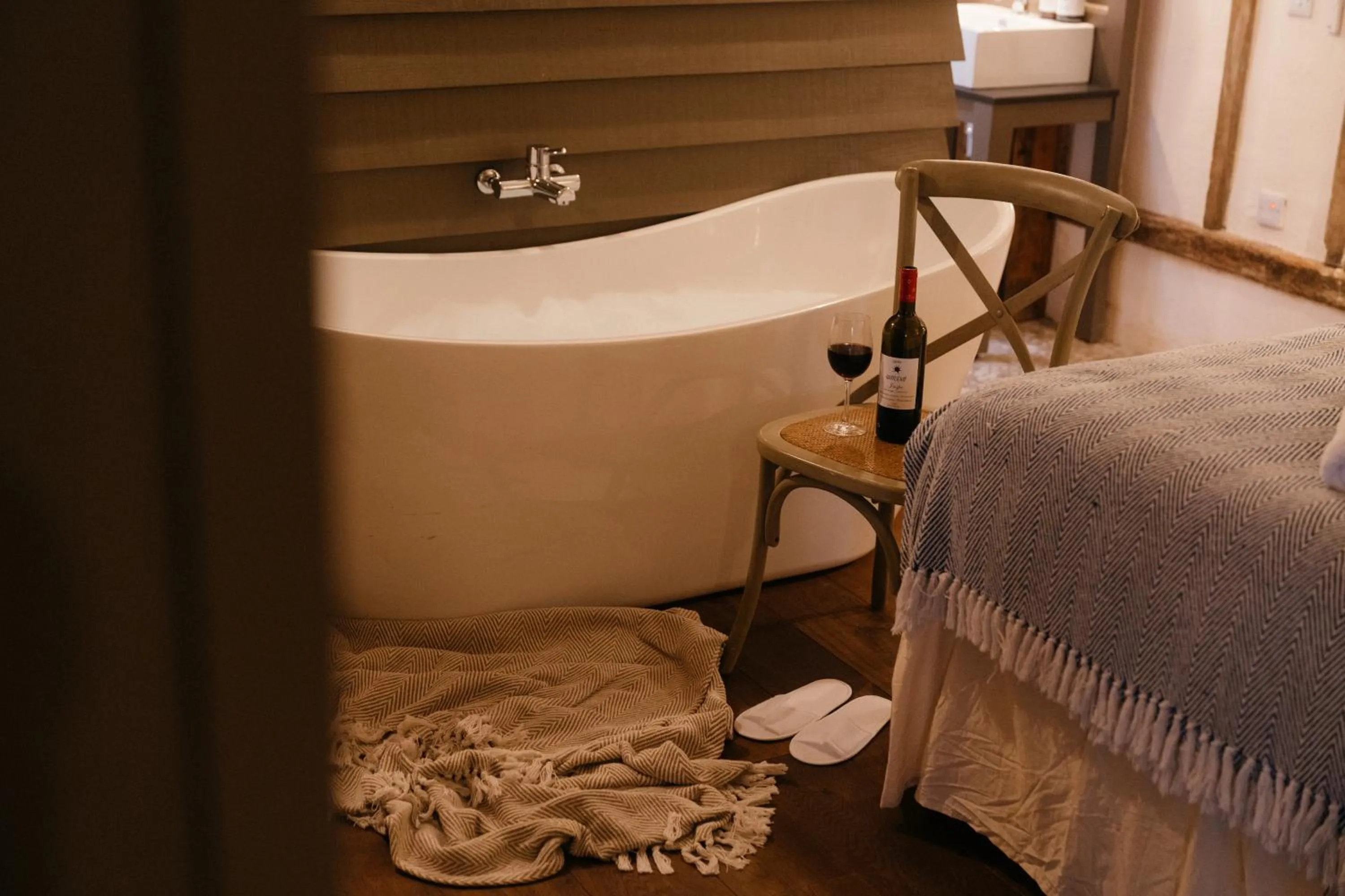 Bathroom, Bed in Retreat East