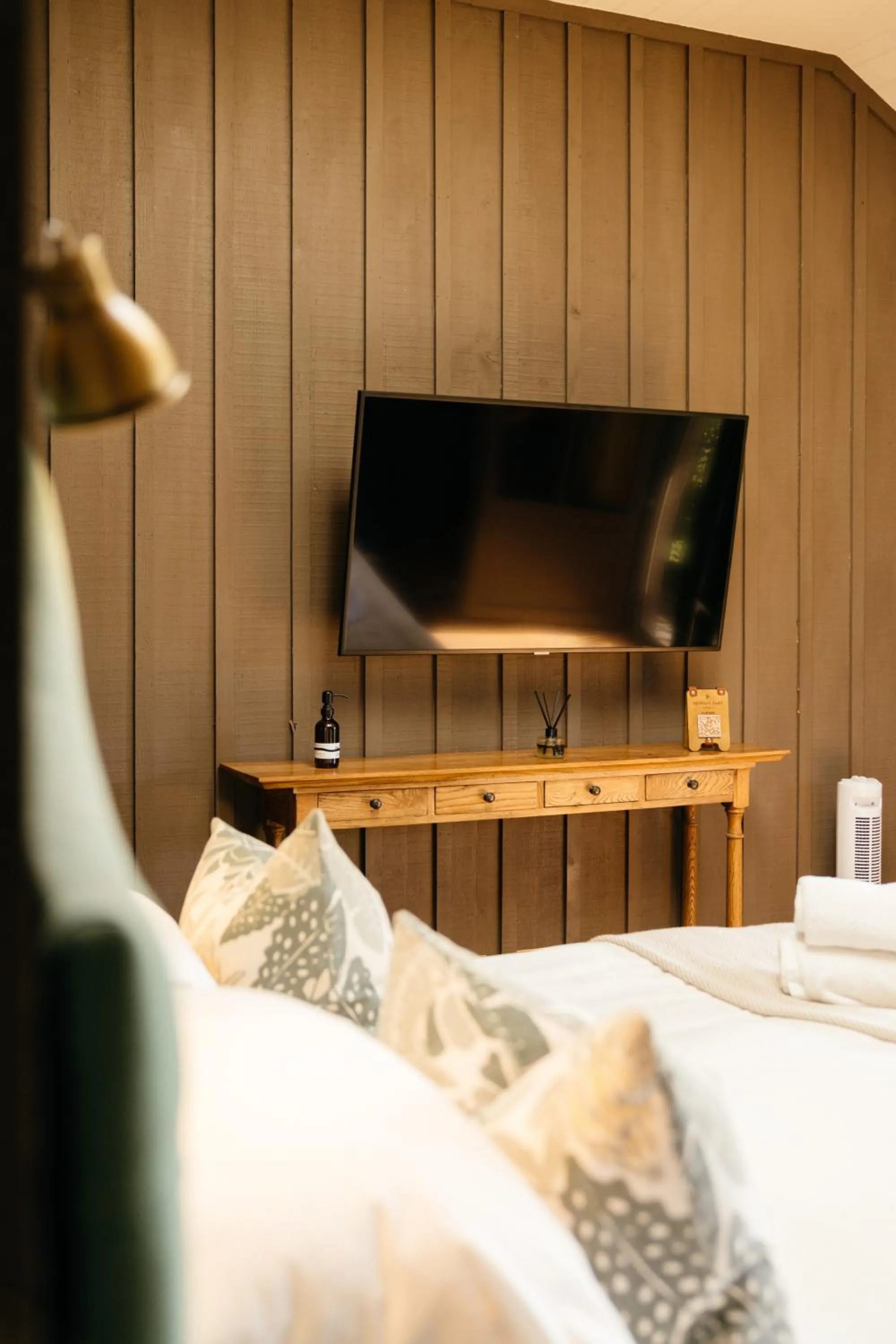TV and multimedia, Bed in Retreat East